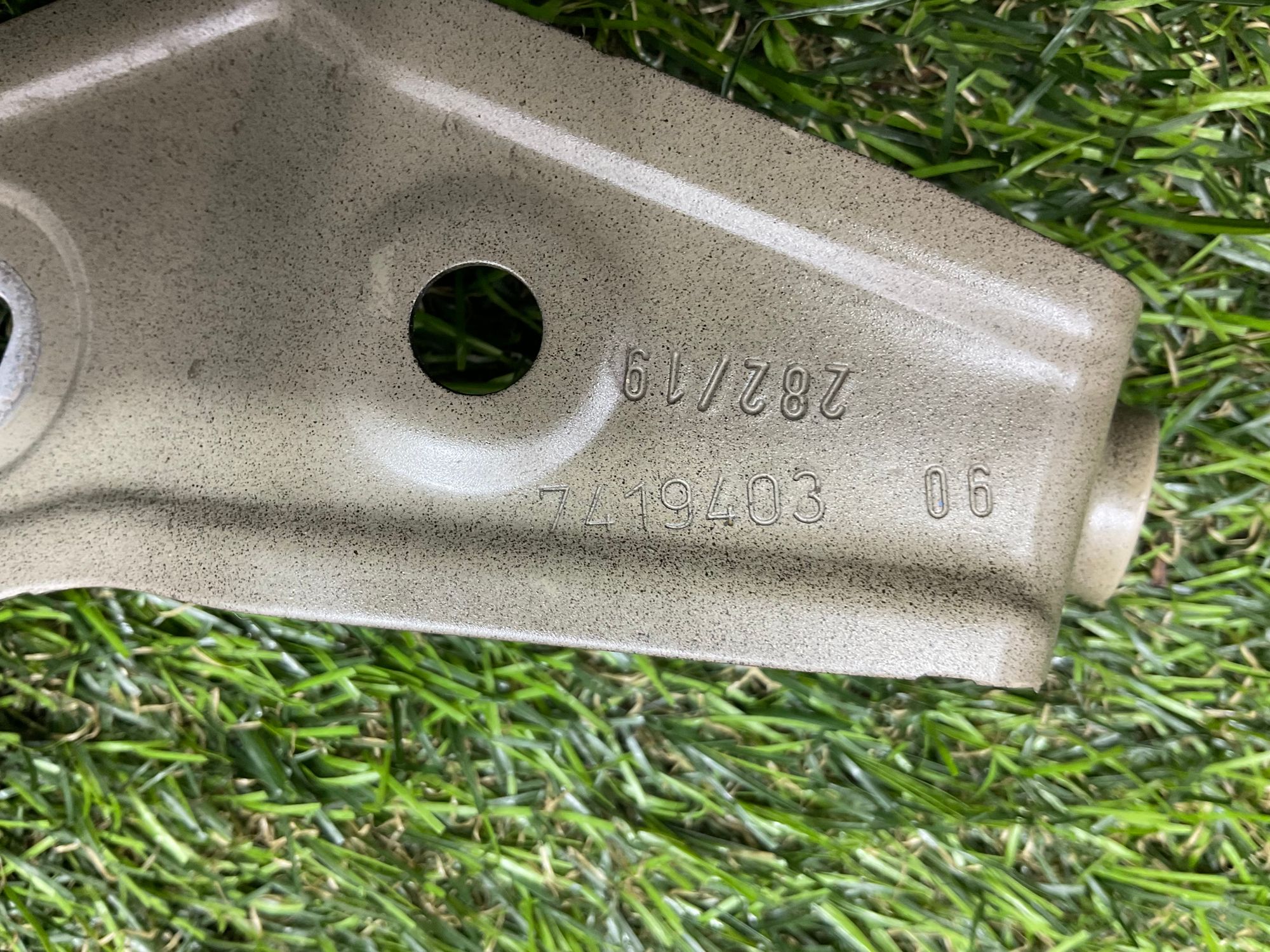 https://ycs.partsauto.market/partsauto-images/thmbs/userImages/h353NjtZg3VDP19b5HMt7LlpbQ93/part/78fef508-bebc-4b66-85b8-93ffbc3d08be_1785333498189.jpg