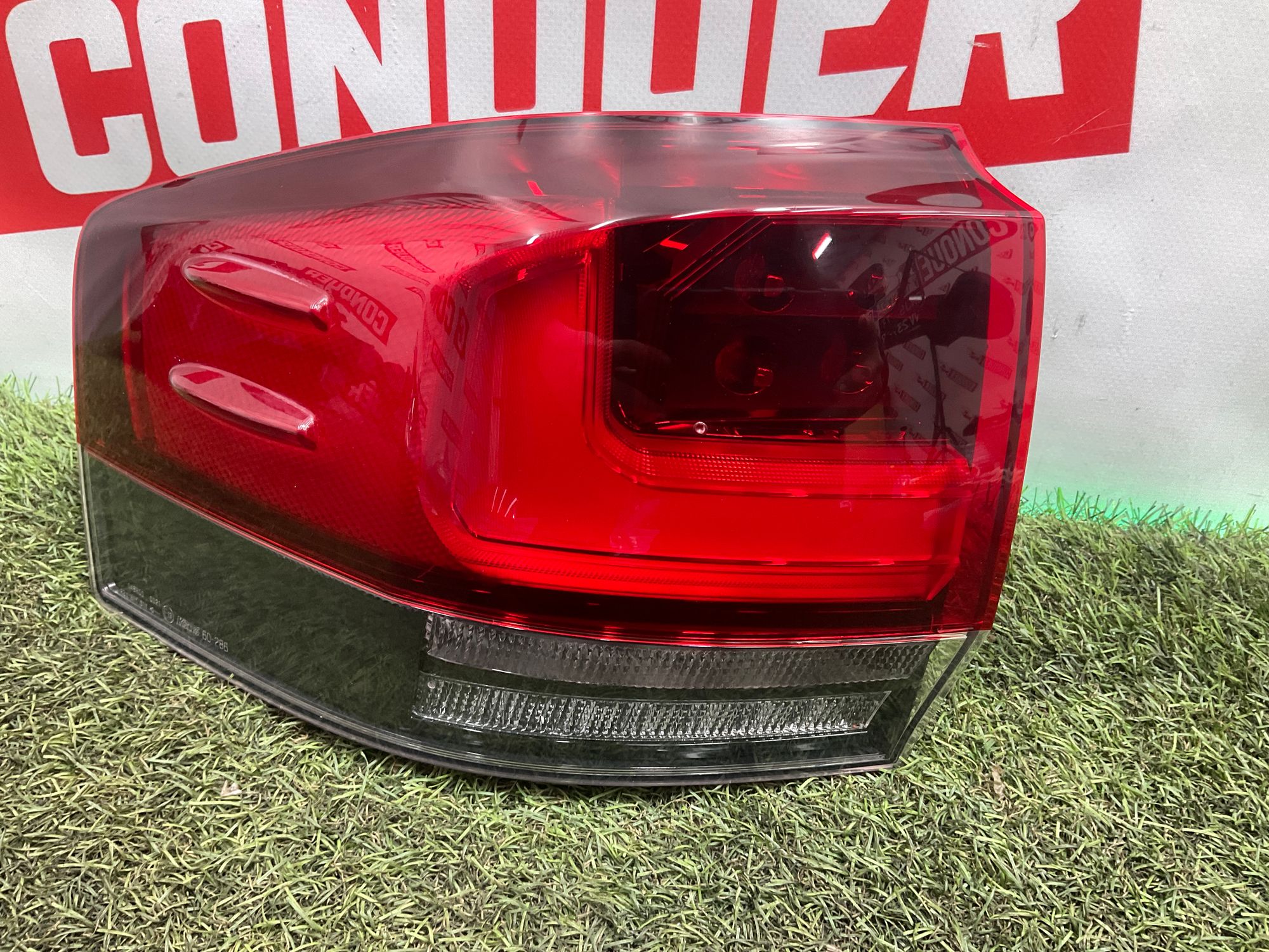 Фонарь задний левый Toyota Land Cruiser 300 (2021—2023) 2024, 30000 рублей, Москва