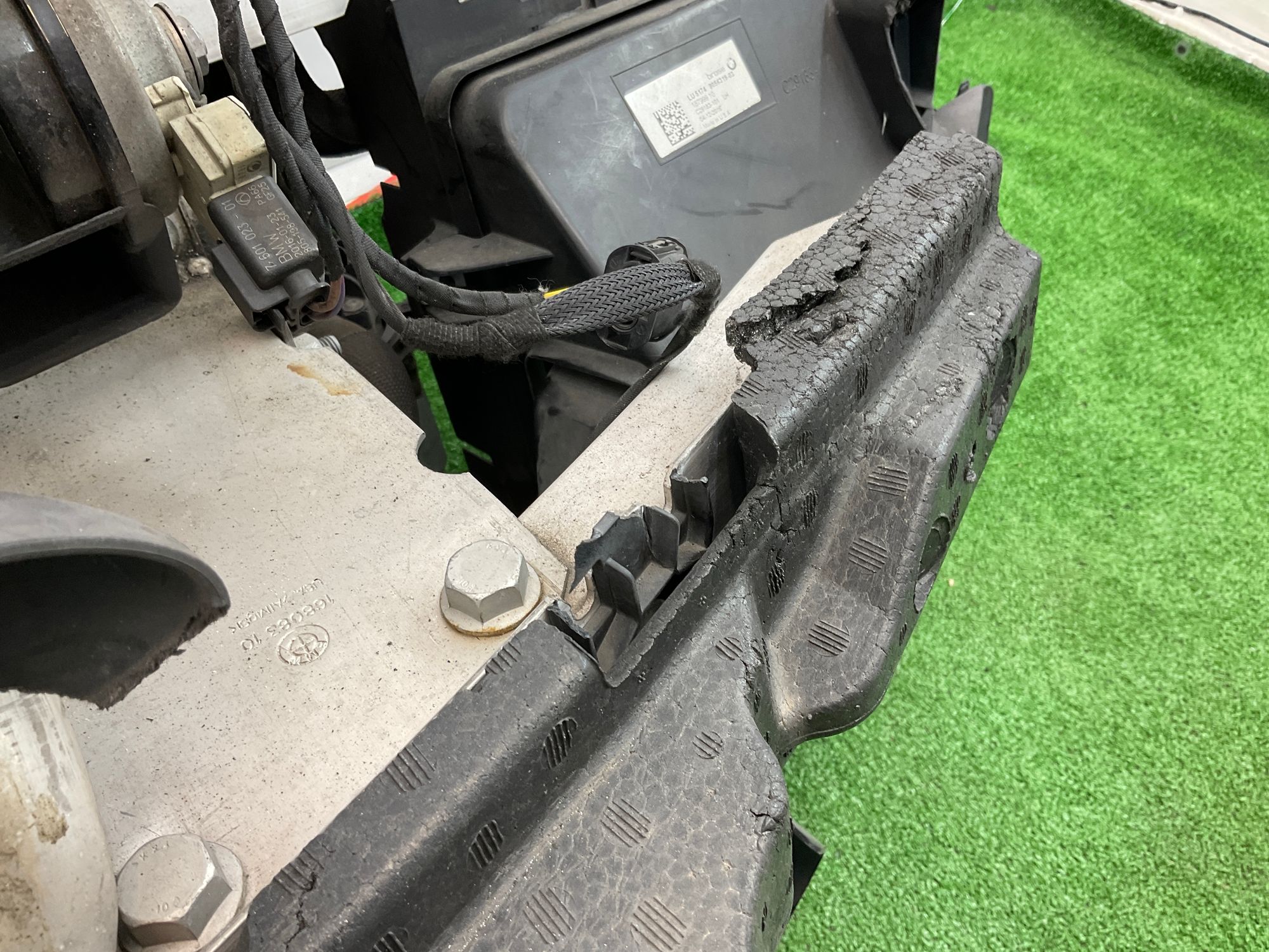 https://ycs.partsauto.market/partsauto-images/thmbs/userImages/h353NjtZg3VDP19b5HMt7LlpbQ93/part/79a21891-4f05-4afd-a2f6-decb99b1968c_1745507506390.jpg
