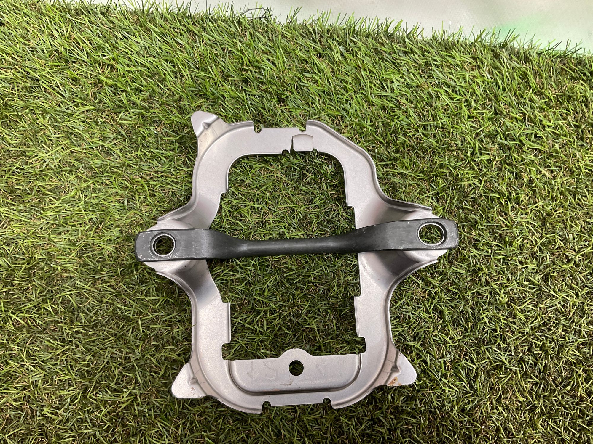 https://ycs.partsauto.market/partsauto-images/thmbs/userImages/h353NjtZg3VDP19b5HMt7LlpbQ93/part/79a2ed99-707b-4423-99e4-dbe27f6907f4_1780057687304.jpg