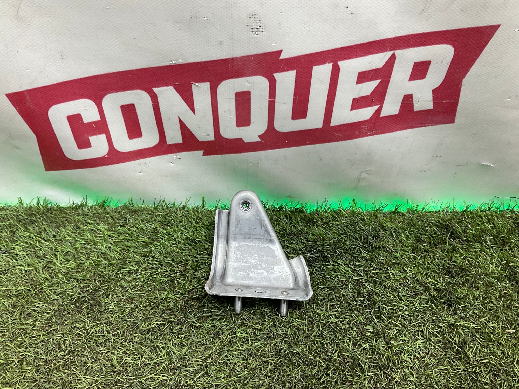 Крепление центральной консоли передний правый Land Rover Defender II L663 2022, 2000 рублей, Москва