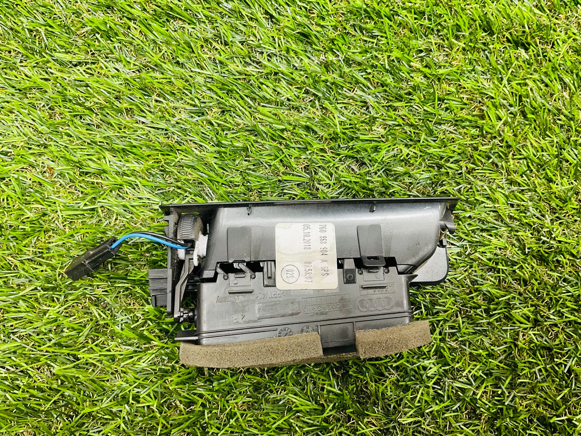 https://ycs.partsauto.market/partsauto-images/thmbs/userImages/h353NjtZg3VDP19b5HMt7LlpbQ93/part/7a84af24-033e-4ab2-b337-9d17ff02d369_1785574746057.jpg