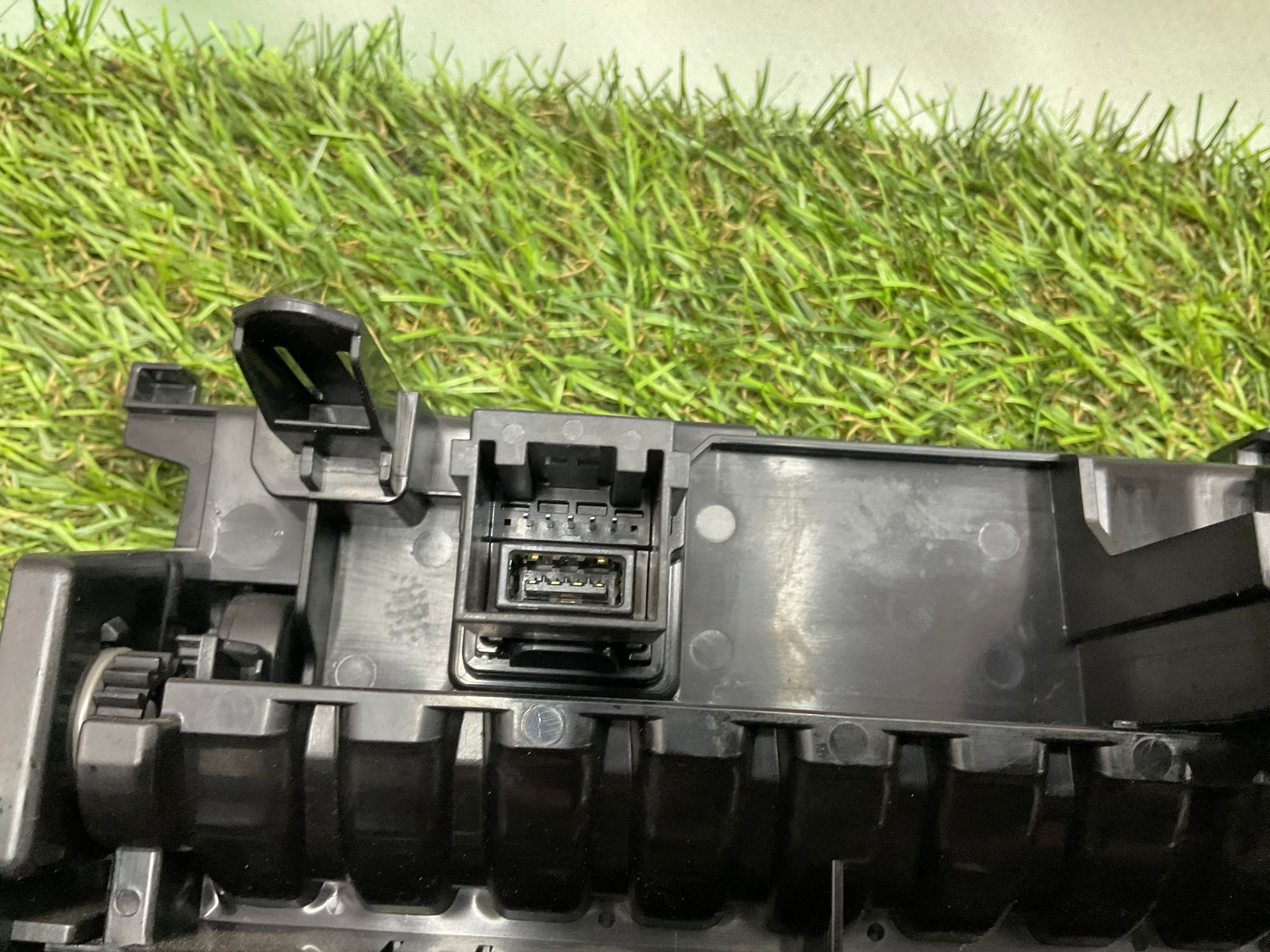 https://ycs.partsauto.market/partsauto-images/thmbs/userImages/h353NjtZg3VDP19b5HMt7LlpbQ93/part/7a97c004-8733-489c-b933-f3cb9002cf0a_1780055418409.jpg