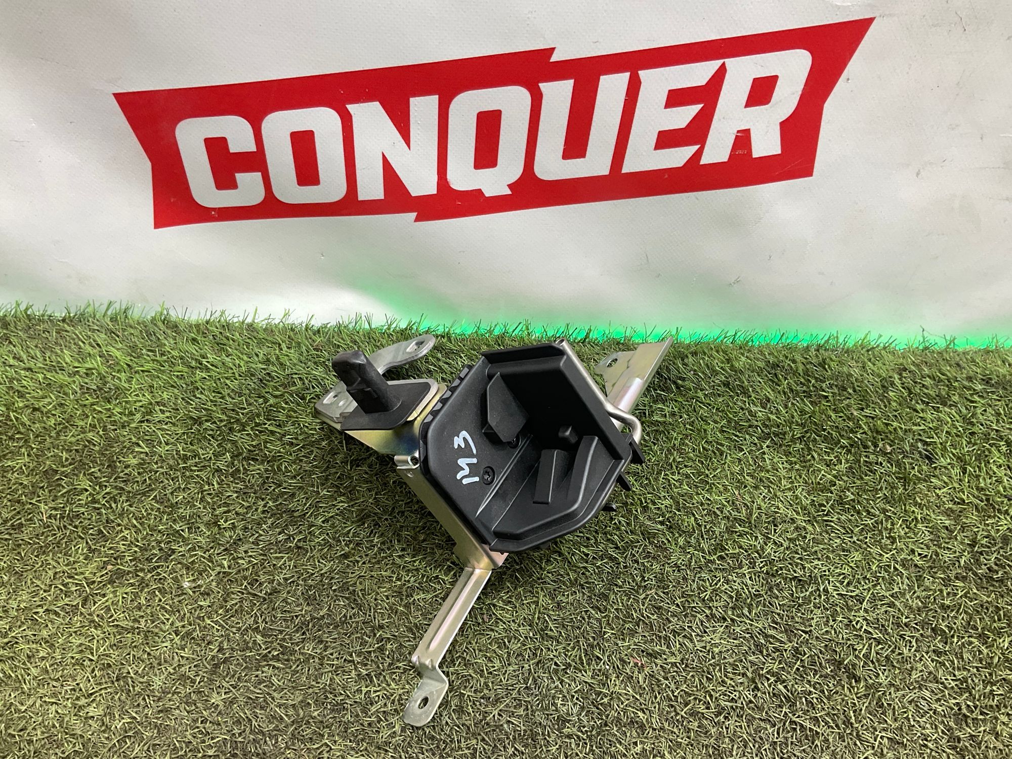 Кронштейн шторки багажника правый BMW M3, G81 2023, 2500 рублей, Москва