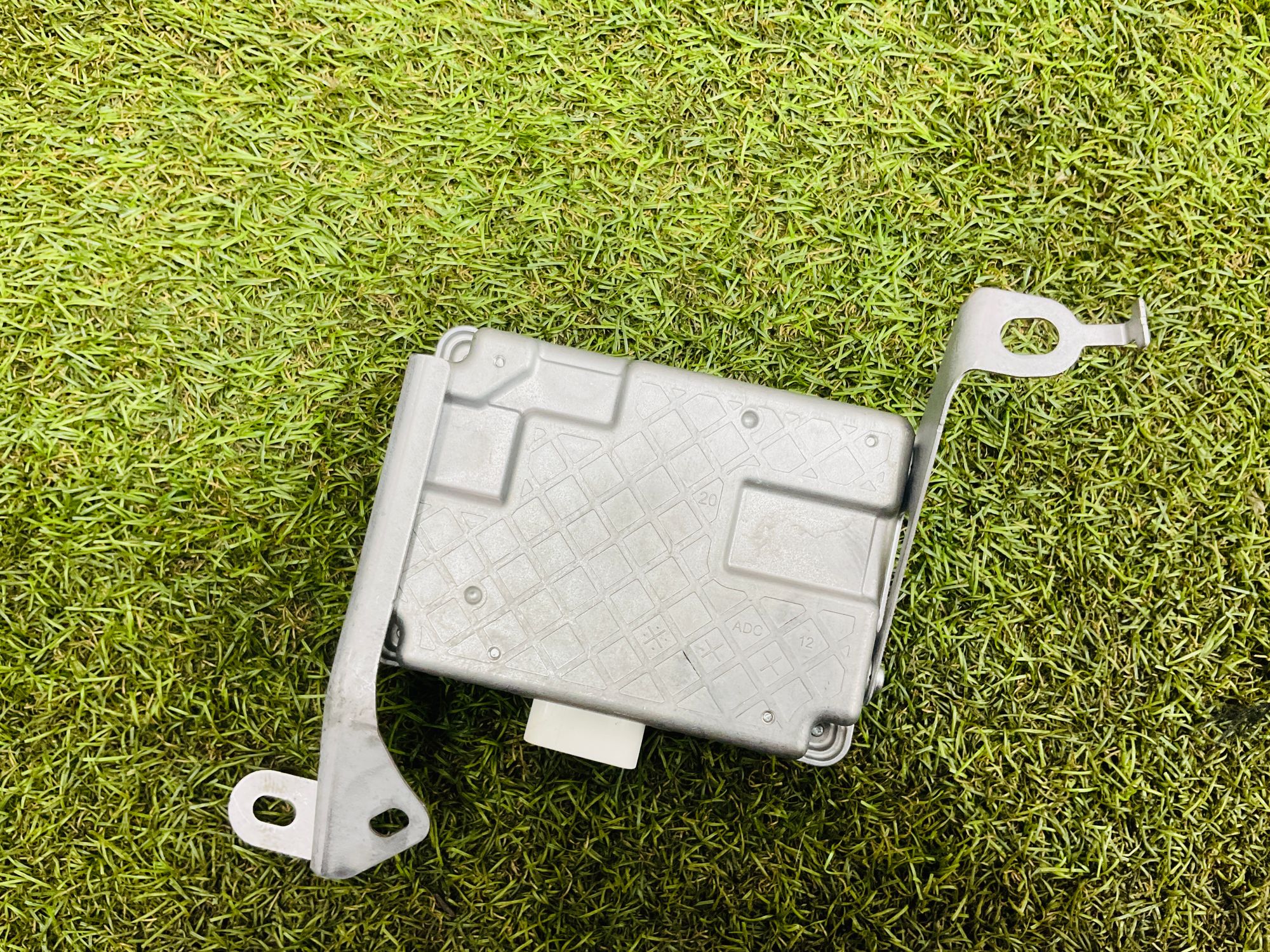 https://ycs.partsauto.market/partsauto-images/thmbs/userImages/h353NjtZg3VDP19b5HMt7LlpbQ93/part/7b0d26b6-4593-463a-837b-99b114e14ea2_1779804605924.jpg
