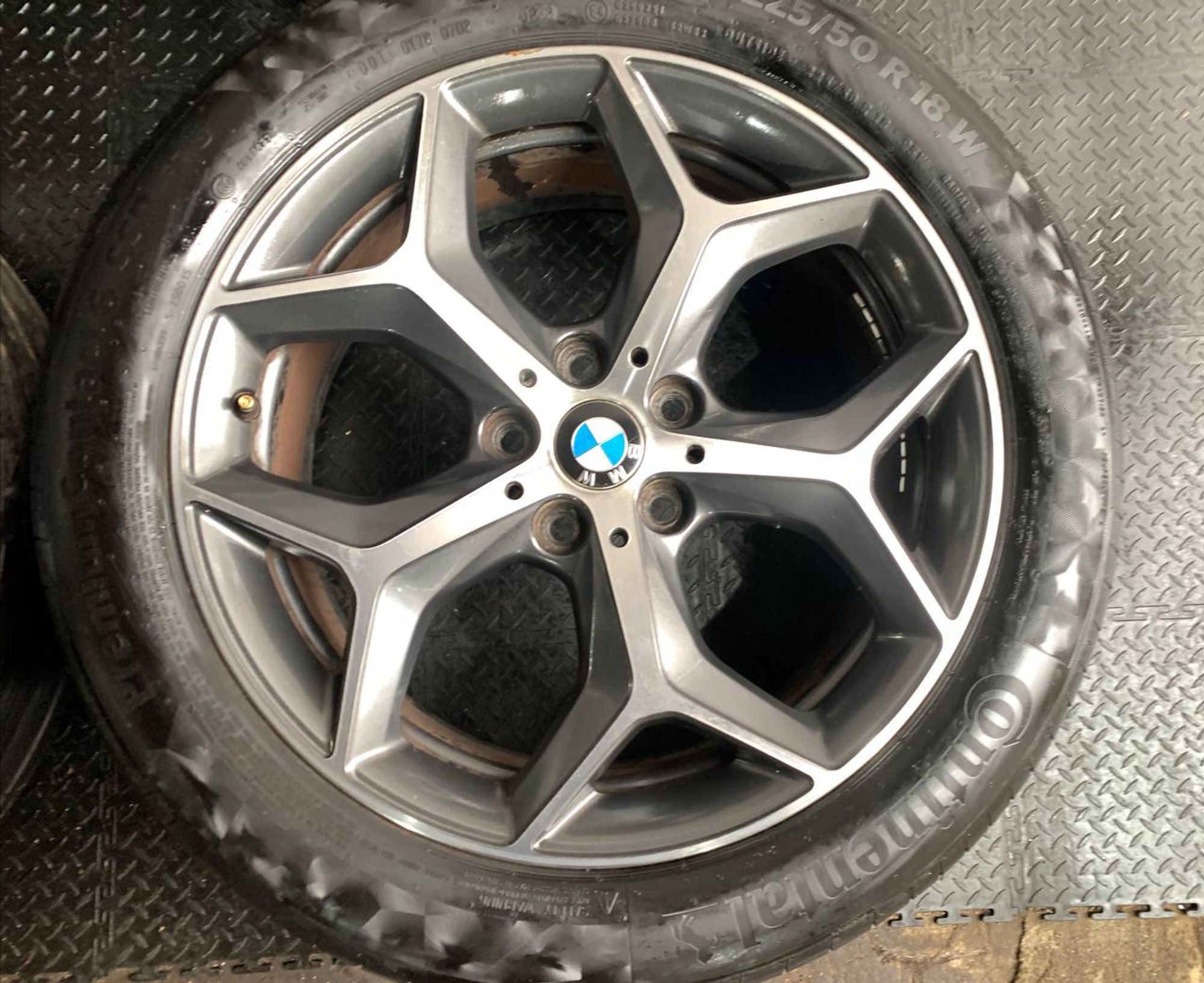 https://ycs.partsauto.market/partsauto-images/thmbs/userImages/h353NjtZg3VDP19b5HMt7LlpbQ93/part/7b4a3050-aa52-45ce-9562-4a82d02c5723_1732700392430.jpg