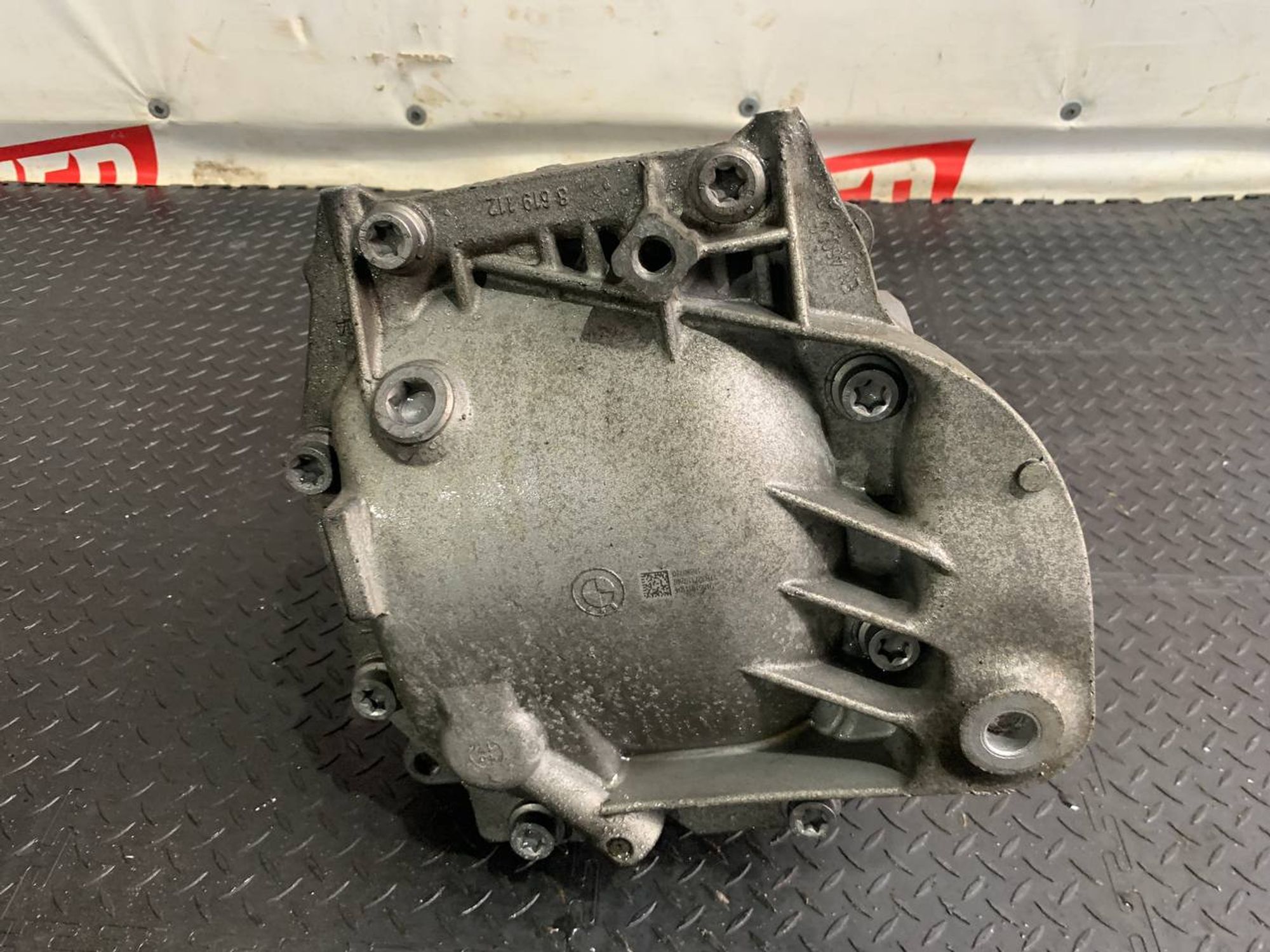 https://ycs.partsauto.market/partsauto-images/thmbs/userImages/h353NjtZg3VDP19b5HMt7LlpbQ93/part/7b55c956-cc95-4fdc-8a18-0b60626f1763_1732179830673.jpg