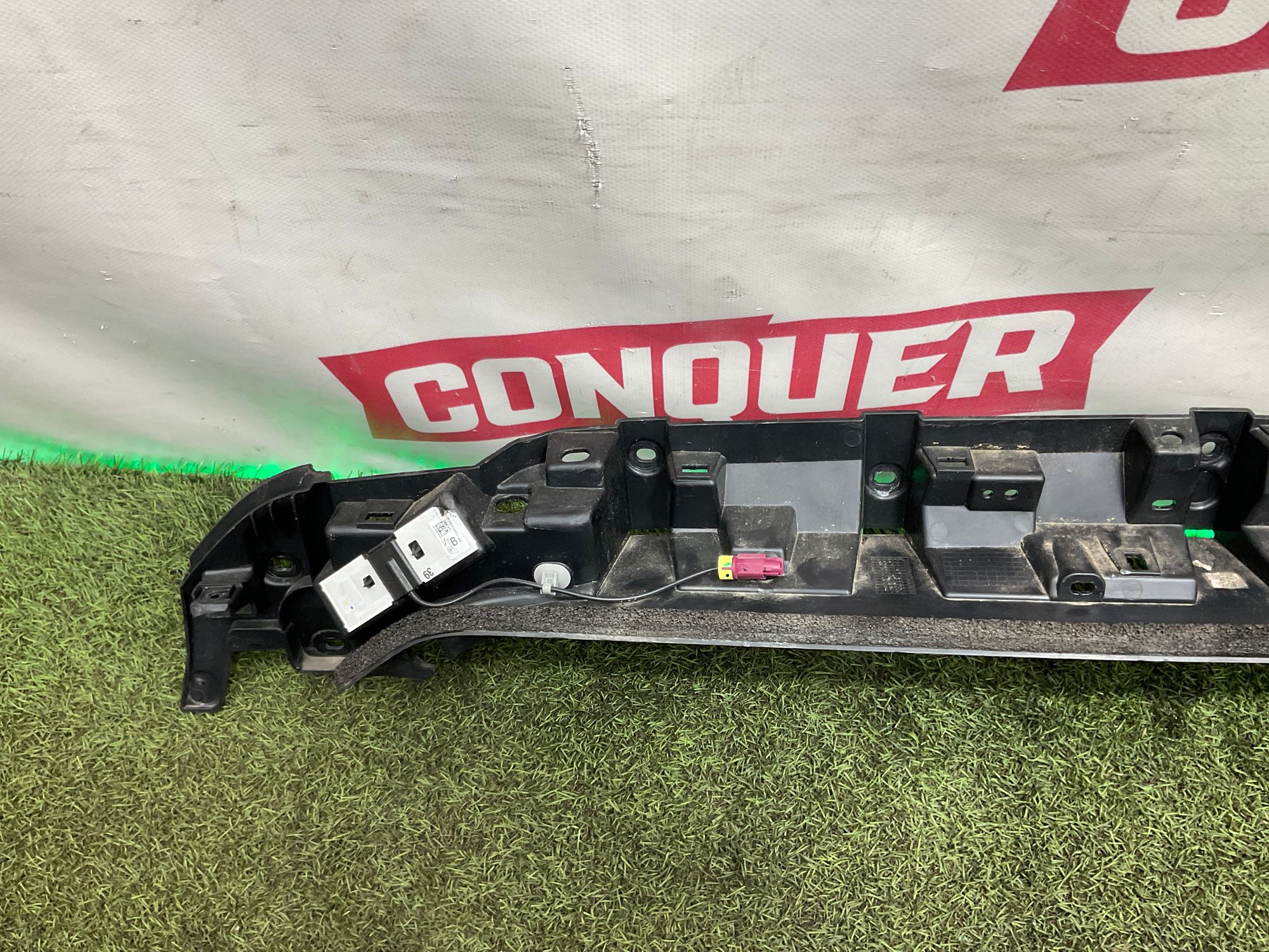 Крепление спойлера крышки багажника Land Rover Defender II L663 2022, 11000 рублей, Москва