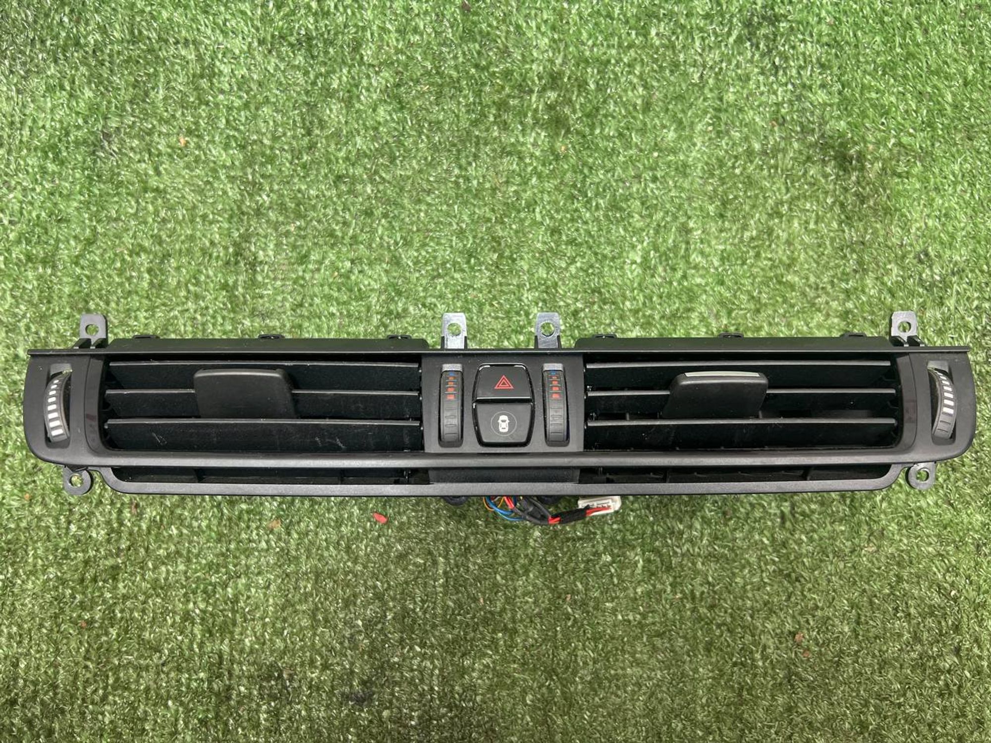 https://ycs.partsauto.market/partsauto-images/thmbs/userImages/h353NjtZg3VDP19b5HMt7LlpbQ93/part/7c77dbe3-4a96-4368-83df-57ffecf979f5_1730547129894.jpg
