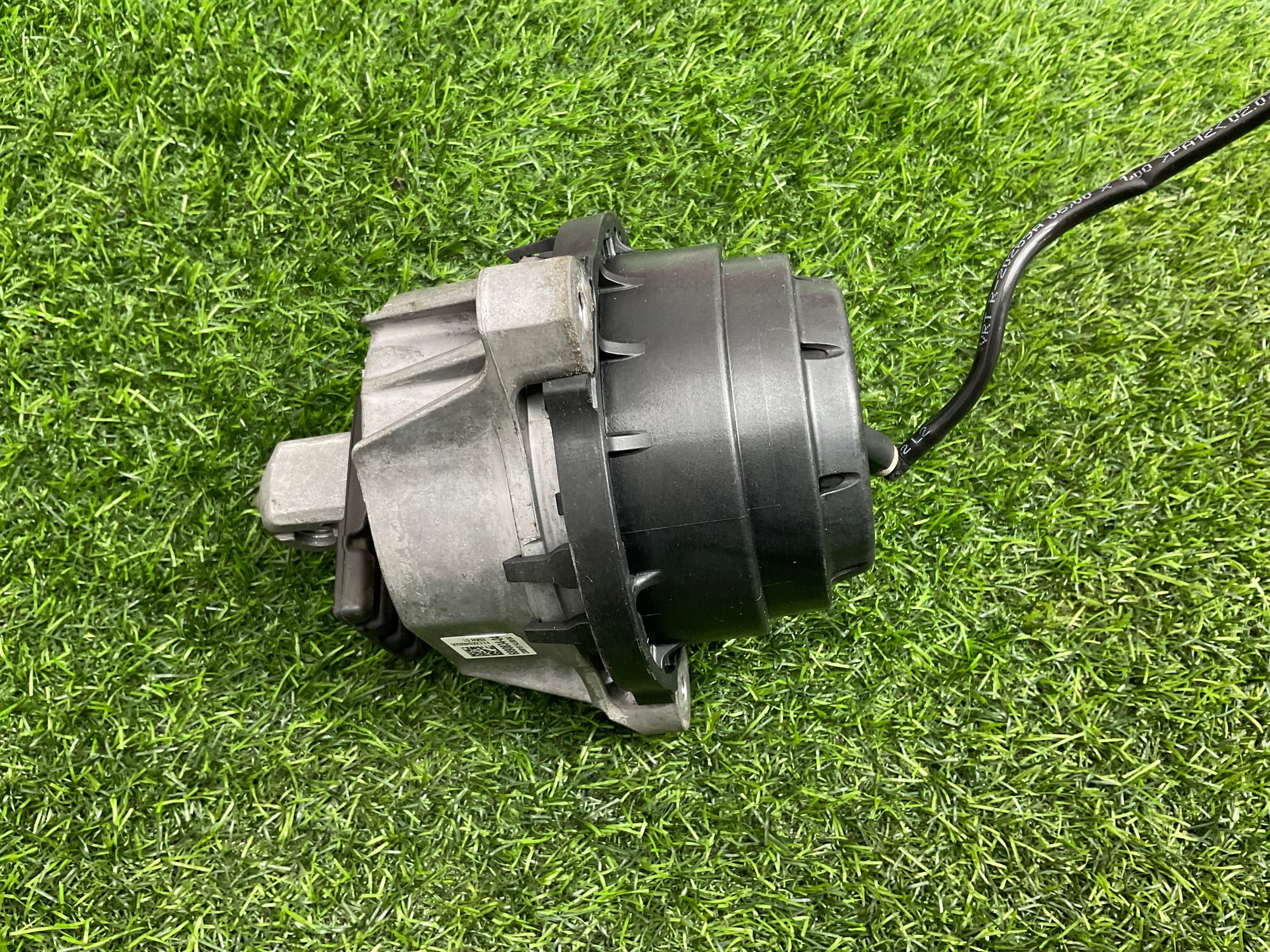 https://ycs.partsauto.market/partsauto-images/thmbs/userImages/h353NjtZg3VDP19b5HMt7LlpbQ93/part/7cc2140c-41b9-4678-be25-c6c3c913fda3_1743512702560.jpg