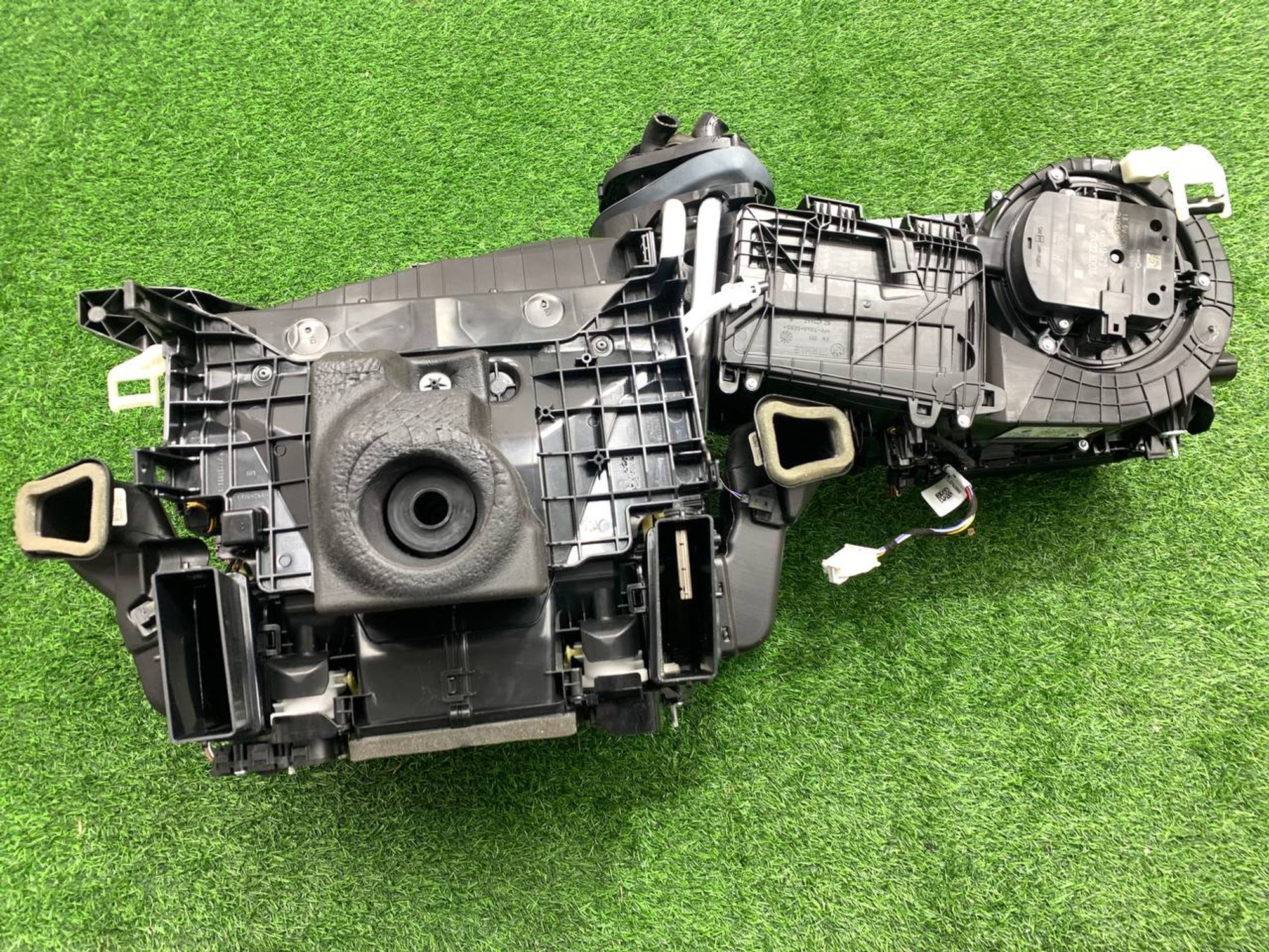 https://ycs.partsauto.market/partsauto-images/thmbs/userImages/h353NjtZg3VDP19b5HMt7LlpbQ93/part/7cd8f667-c8fe-4abb-80b0-c1e2155d0949_1732809356739.jpg