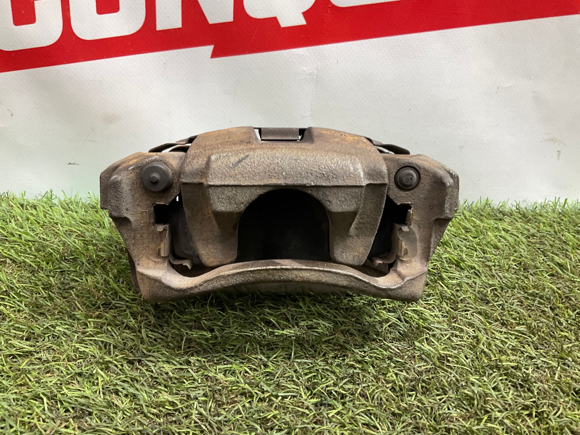 Суппорт тормозной задний правый Toyota Land Cruiser 200 рестайлинг 2 (2015—2023) 2017, 10000 рублей, Москва