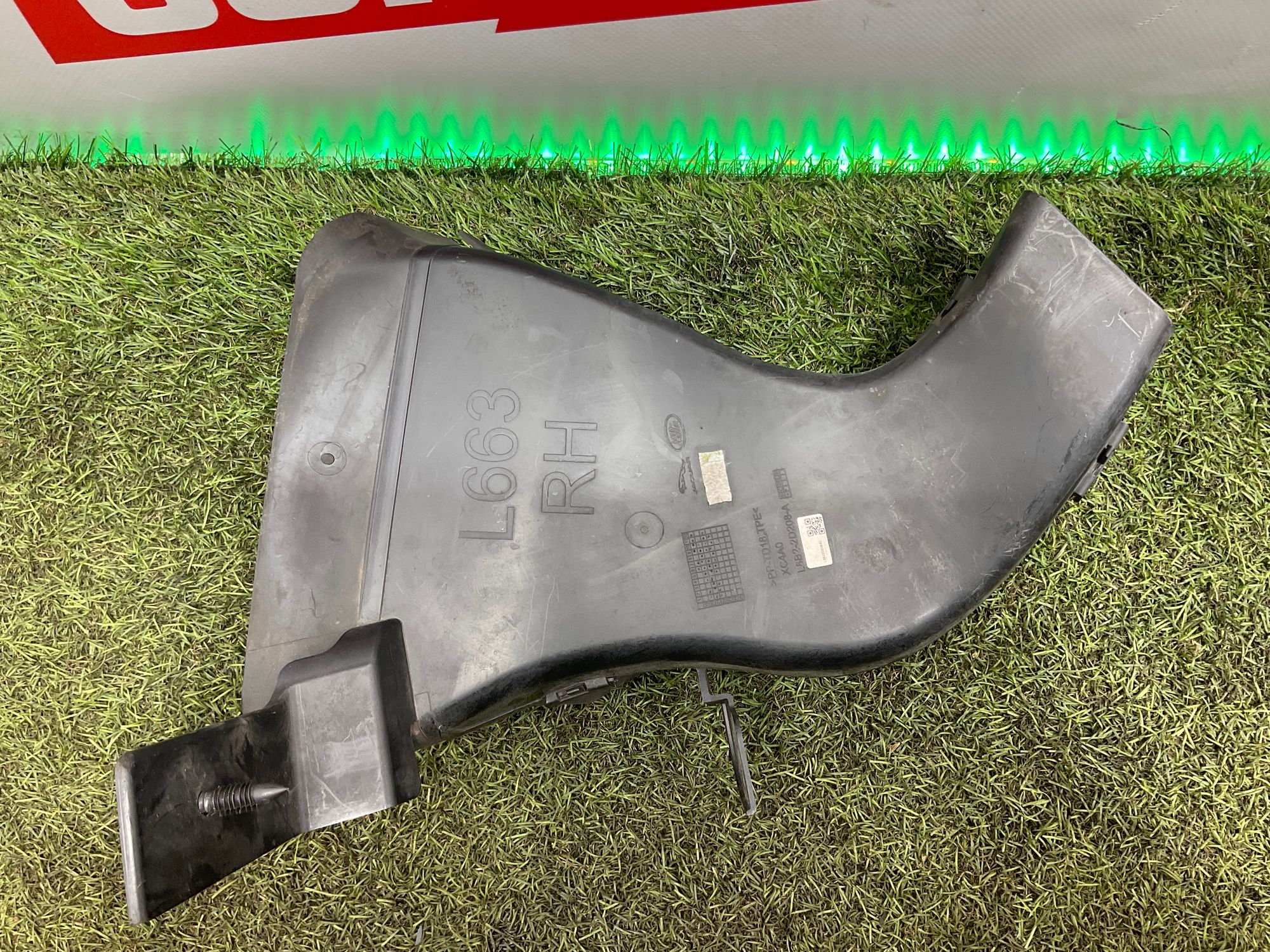 Воздуховод передних тормозов правый Land Rover Defender II L663 2022, 8000 рублей, Москва