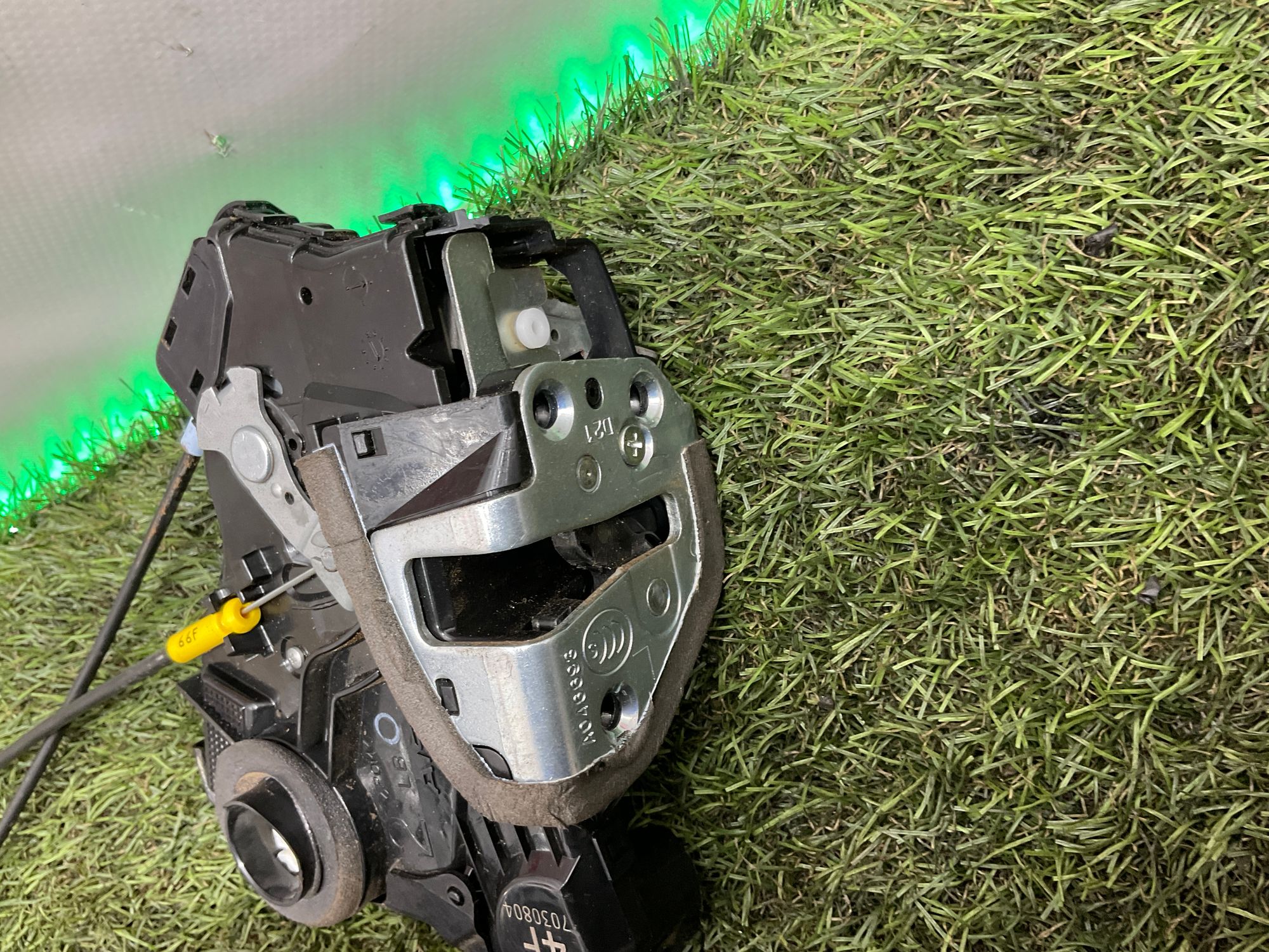 Замок двери левой передней Toyota Land Cruiser 200 рестайлинг 2 (2015—2023) 2017, 3000 рублей, Москва