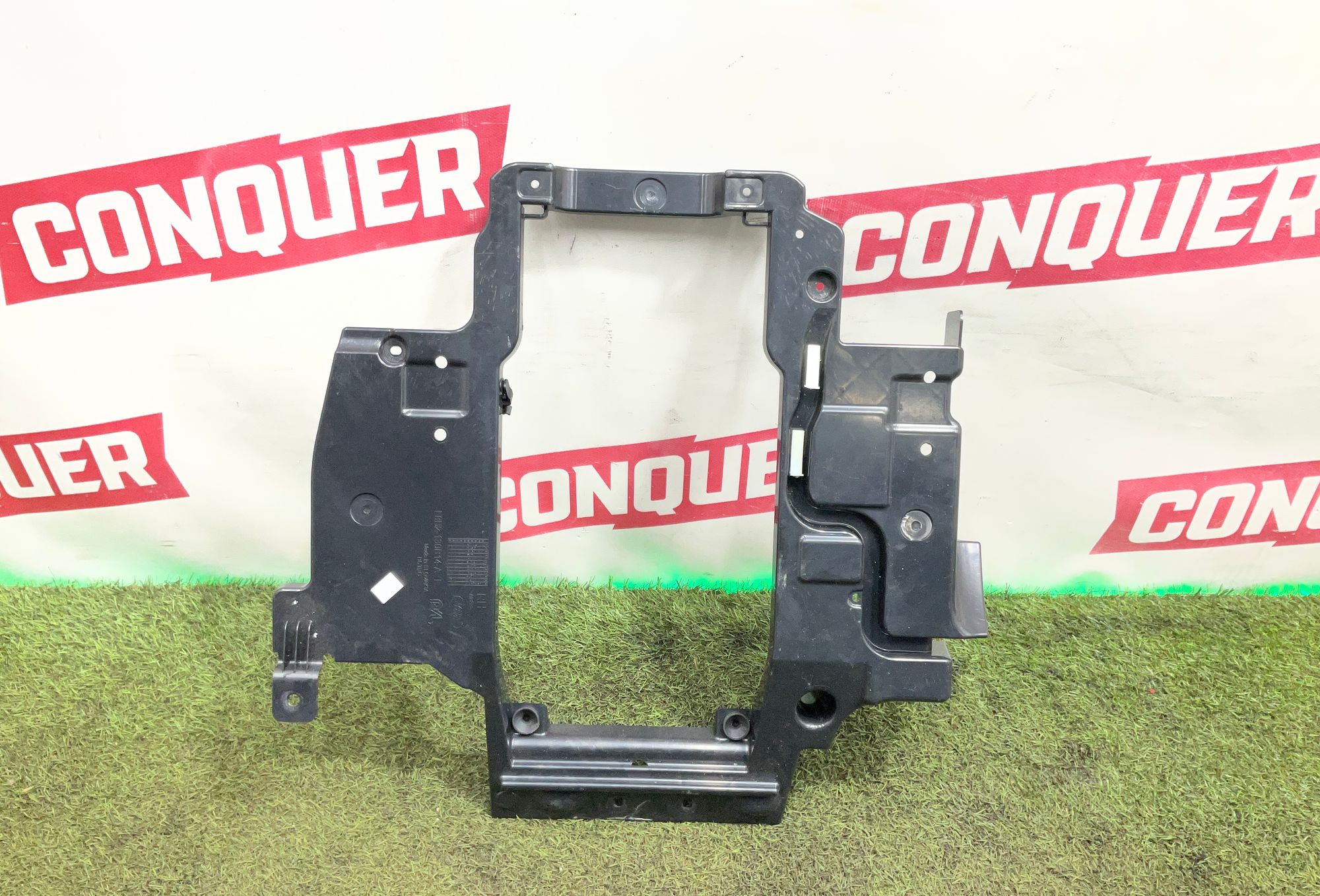 Кронштейн напольного покрытия передний правый Land Rover Defender II L663 2022, 2500 рублей, Москва