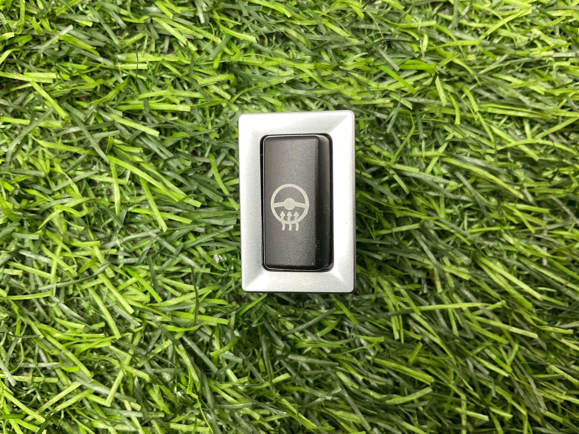 https://ycs.partsauto.market/partsauto-images/thmbs/userImages/h353NjtZg3VDP19b5HMt7LlpbQ93/part/7f3d9e6e-6320-49d1-aeee-e11968cec8a4_1736324416962.jpg