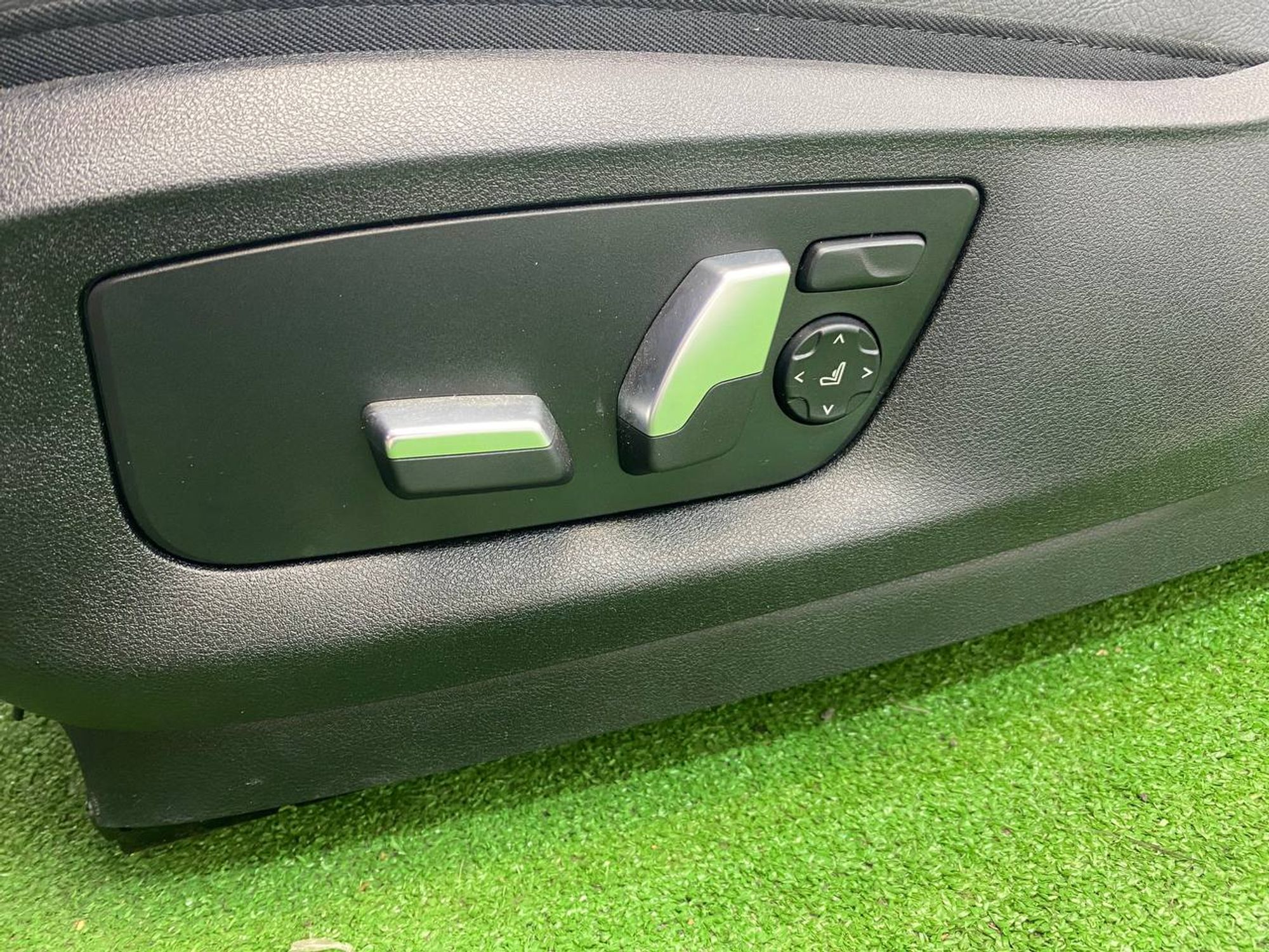 https://ycs.partsauto.market/partsauto-images/thmbs/userImages/h353NjtZg3VDP19b5HMt7LlpbQ93/part/7f4af57c-9c87-4d74-a810-d87b489cf844_1745844710936.jpg