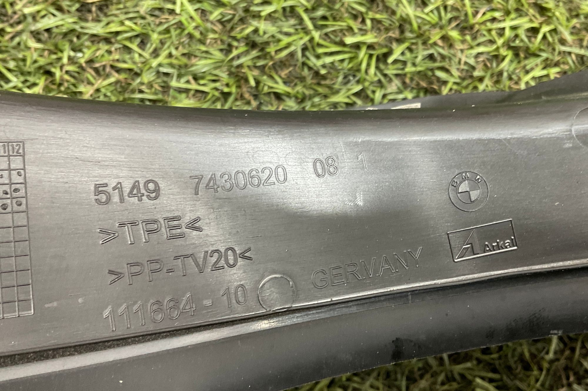 Водосток крышки багажника правый BMW 3 серия, G20/28 2022, 1000 рублей, Москва