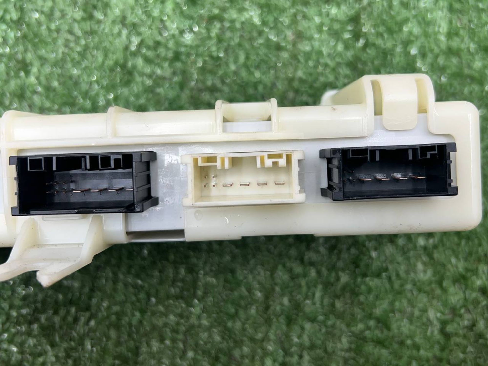 https://ycs.partsauto.market/partsauto-images/thmbs/userImages/h353NjtZg3VDP19b5HMt7LlpbQ93/part/8014019c-7a31-4780-ada0-4b274e50c43f_1730205243100.jpg