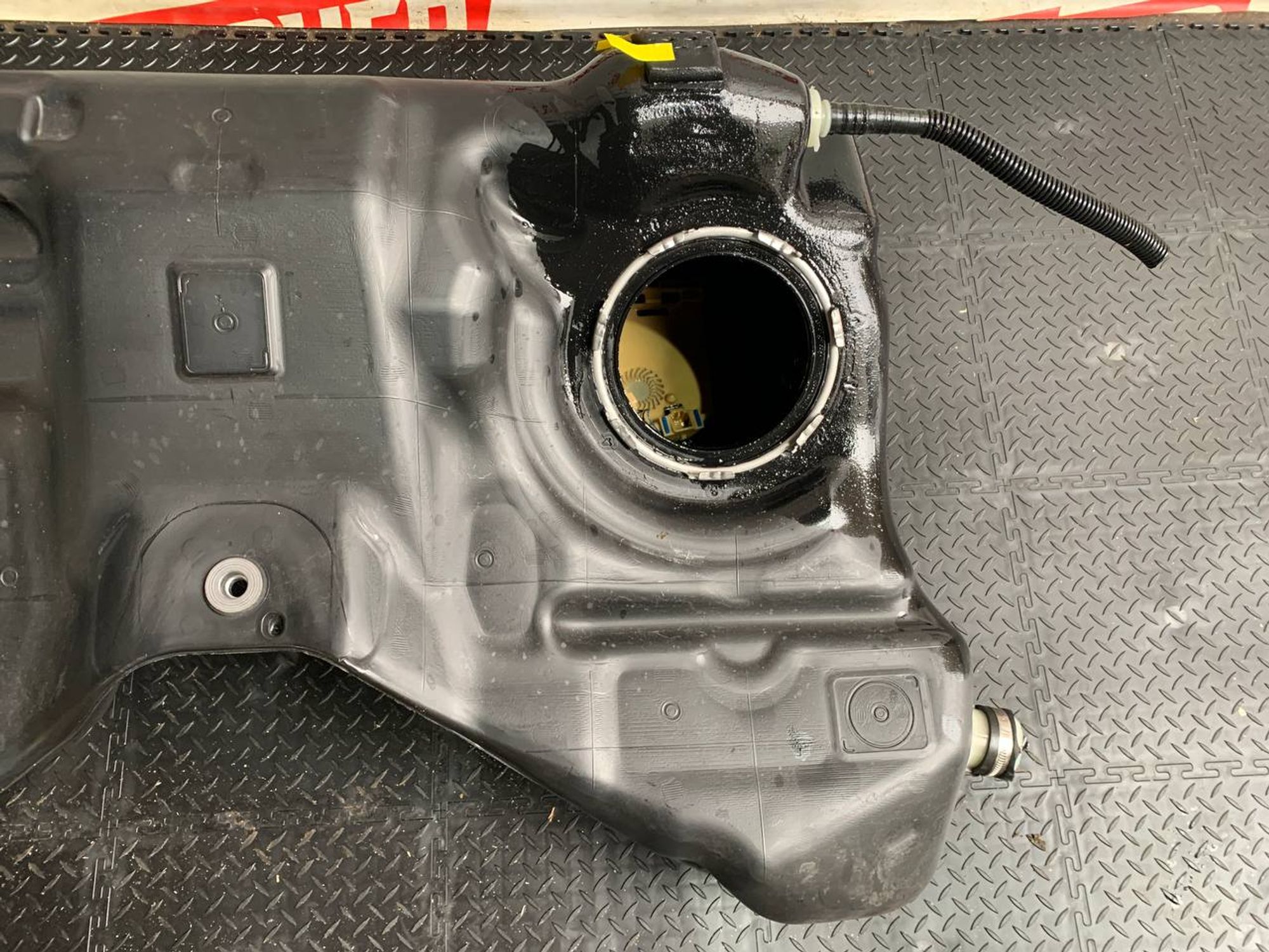 https://ycs.partsauto.market/partsauto-images/thmbs/userImages/h353NjtZg3VDP19b5HMt7LlpbQ93/part/80ea139f-3149-42ea-9cf6-483c4a952f4f_1731316978174.jpg