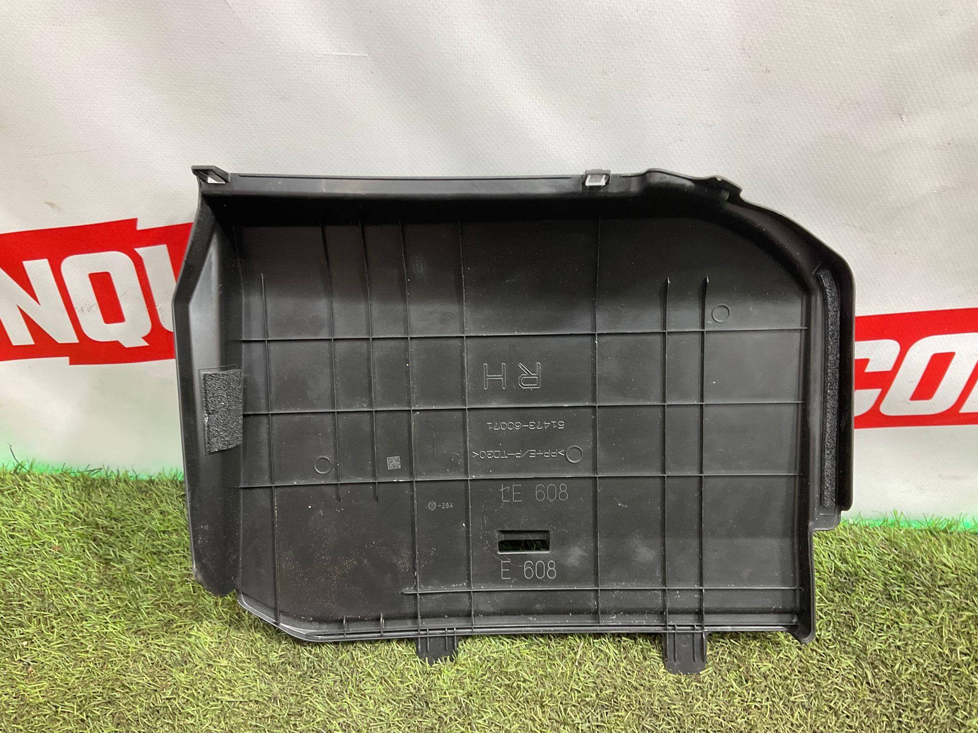 Крышка моторного отсека правая Toyota Land Cruiser 300 (2021—2023) 2022, 7000 рублей, Москва