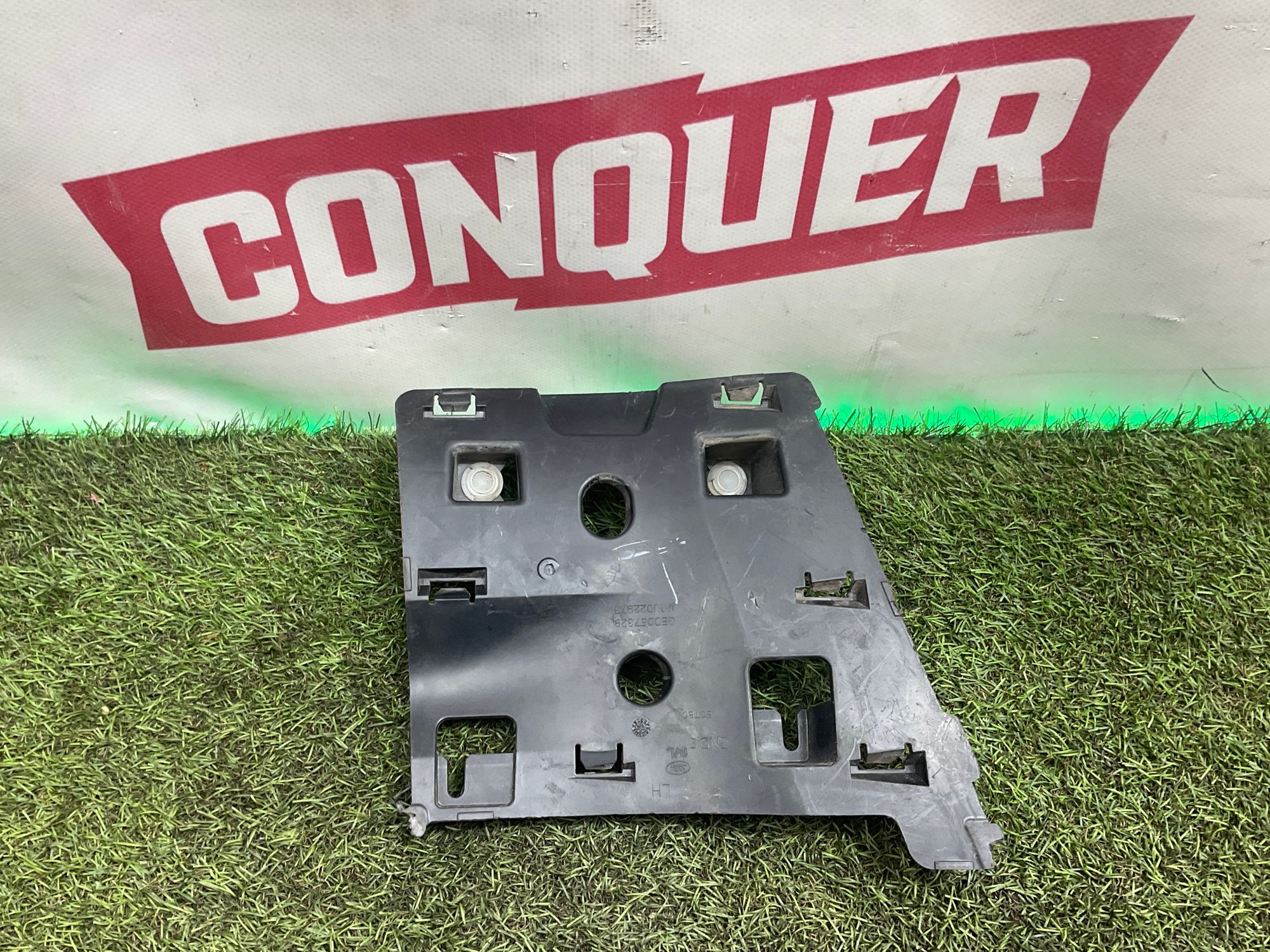 Крепление накладки крыла передняя левая Land Rover Defender II L663 2022, 5000 рублей, Москва