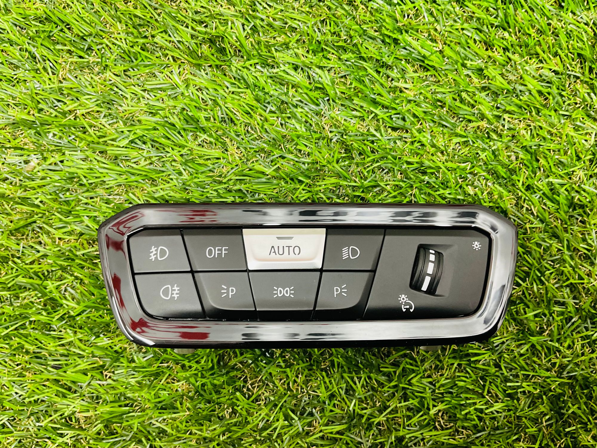 https://ycs.partsauto.market/partsauto-images/thmbs/userImages/h353NjtZg3VDP19b5HMt7LlpbQ93/part/827715e4-64f6-4f19-b002-3de47c659538_1781522672748.jpg