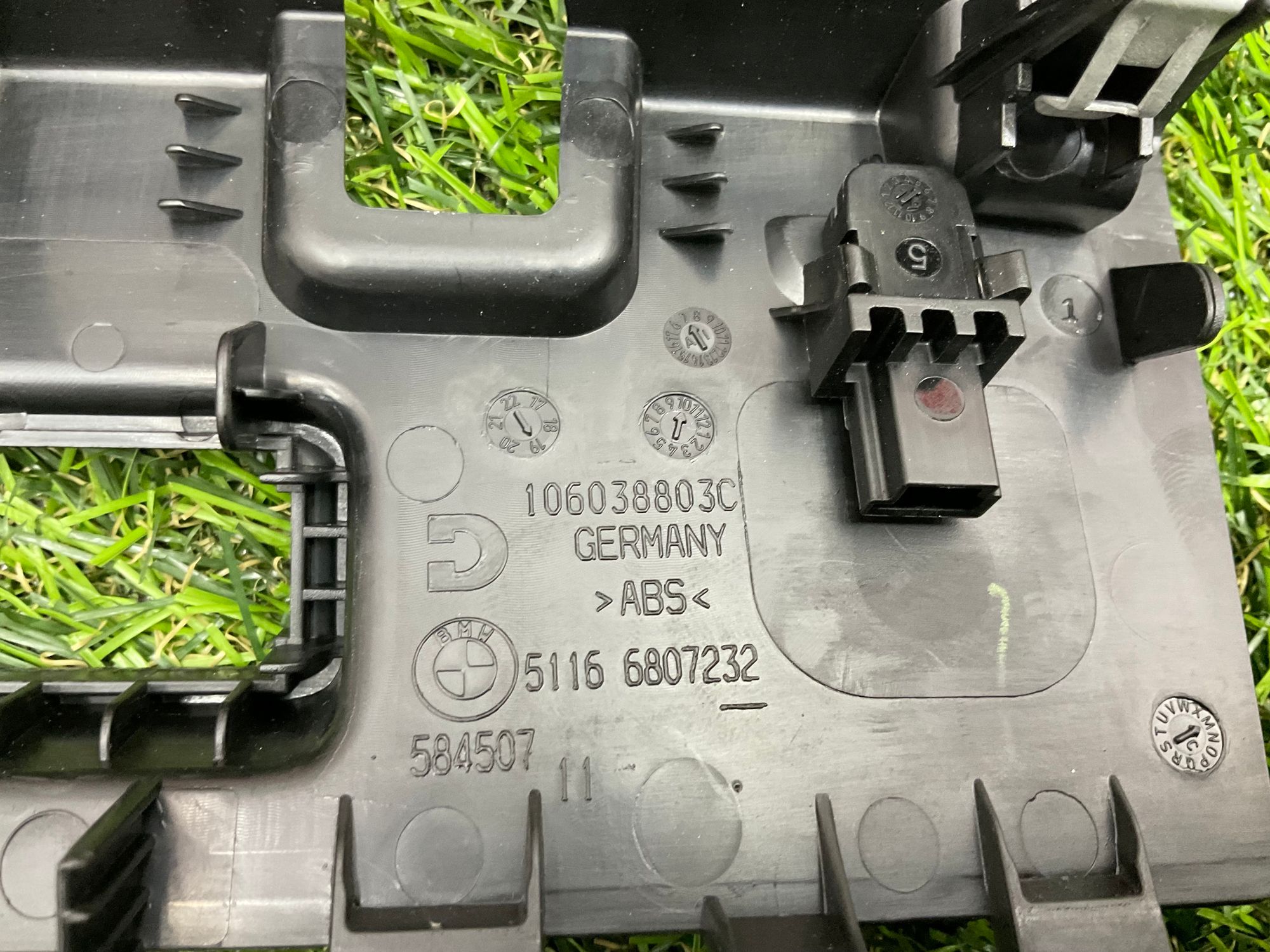 https://ycs.partsauto.market/partsauto-images/thmbs/userImages/h353NjtZg3VDP19b5HMt7LlpbQ93/part/82effd08-6114-44ba-8790-c9888a185613_1781522547090.jpg