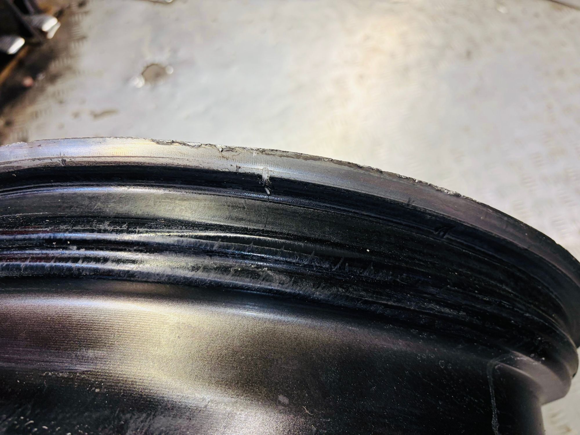 https://ycs.partsauto.market/partsauto-images/thmbs/userImages/h353NjtZg3VDP19b5HMt7LlpbQ93/part/8411a405-be8a-48e0-a401-fcac6fafbd70_1786958429805.jpg