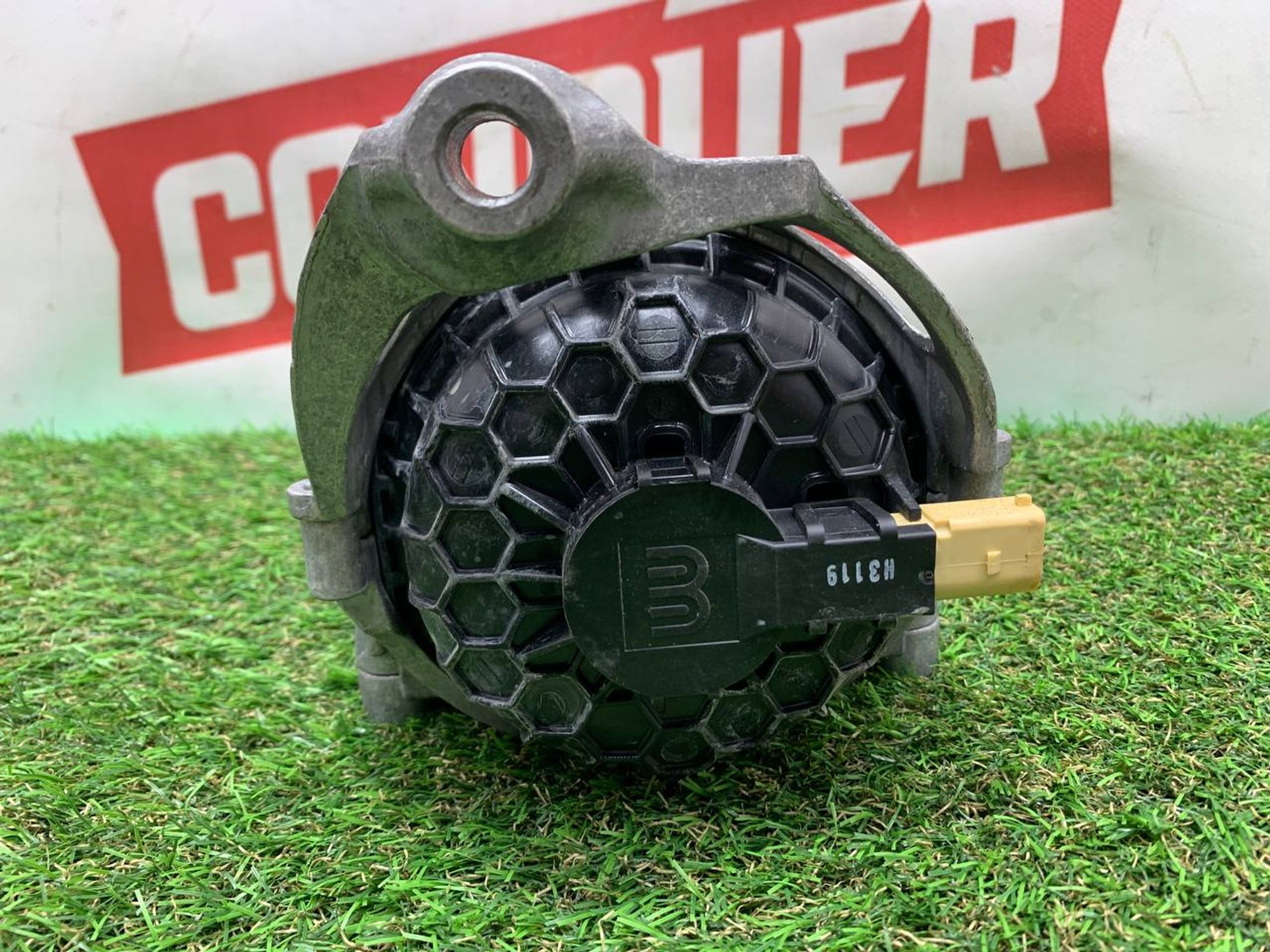 https://ycs.partsauto.market/partsauto-images/thmbs/userImages/h353NjtZg3VDP19b5HMt7LlpbQ93/part/84aefd74-9246-40b1-bd83-59ddfece30ea_1716196480044.jpg