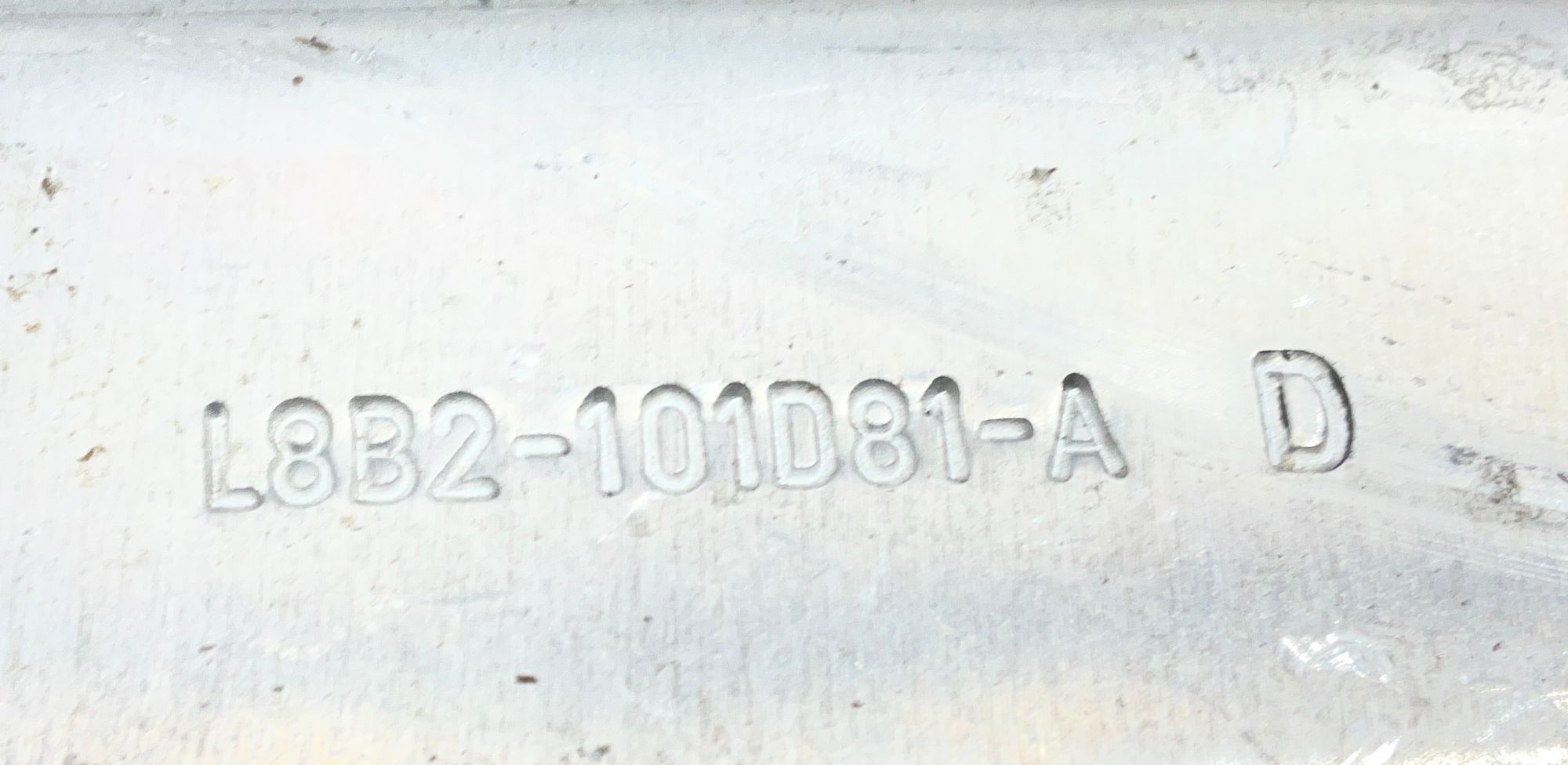 Кронштейн кузова передний левый Land Rover Defender II L663 2022, 2000 рублей, Москва