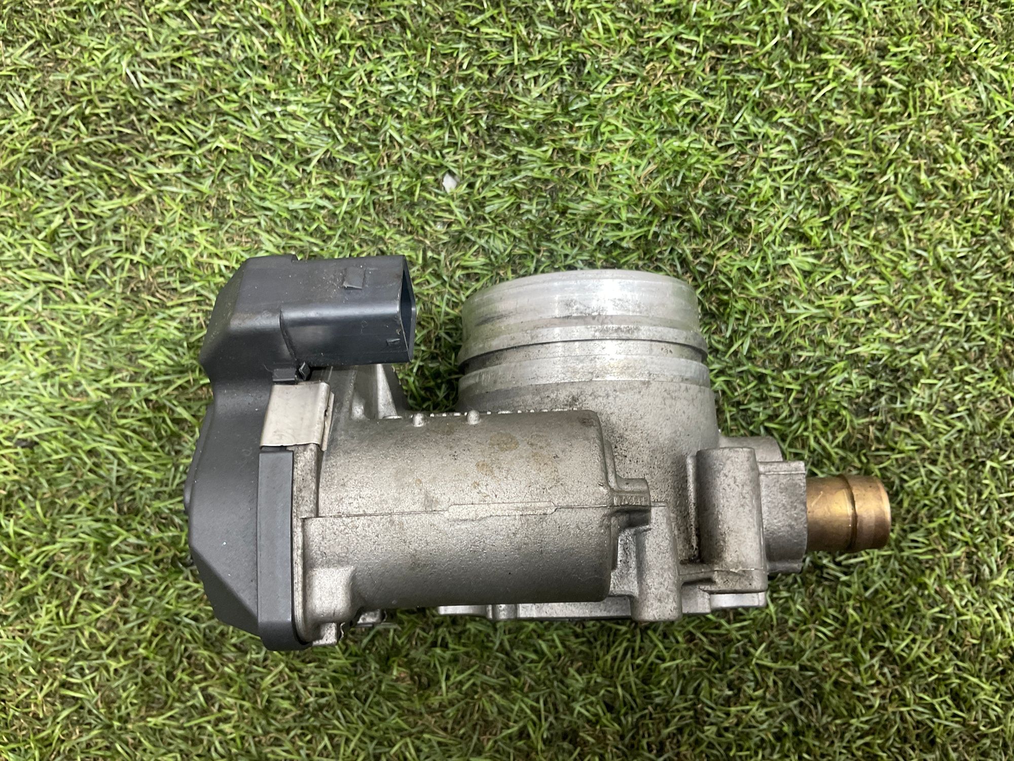 Дроссельная заслонка BMW 5 серия, F10/F11/F07 рестайлинг, 2000 рублей, Москва