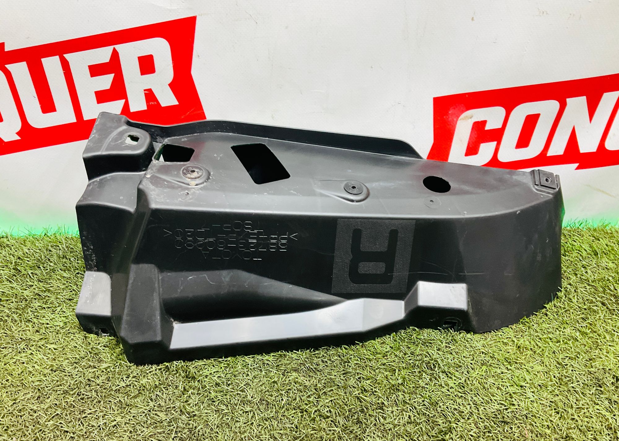 Накладка заднего бампера правая Toyota Land Cruiser 300 (2021—2023) 2022, 2500 рублей, Москва