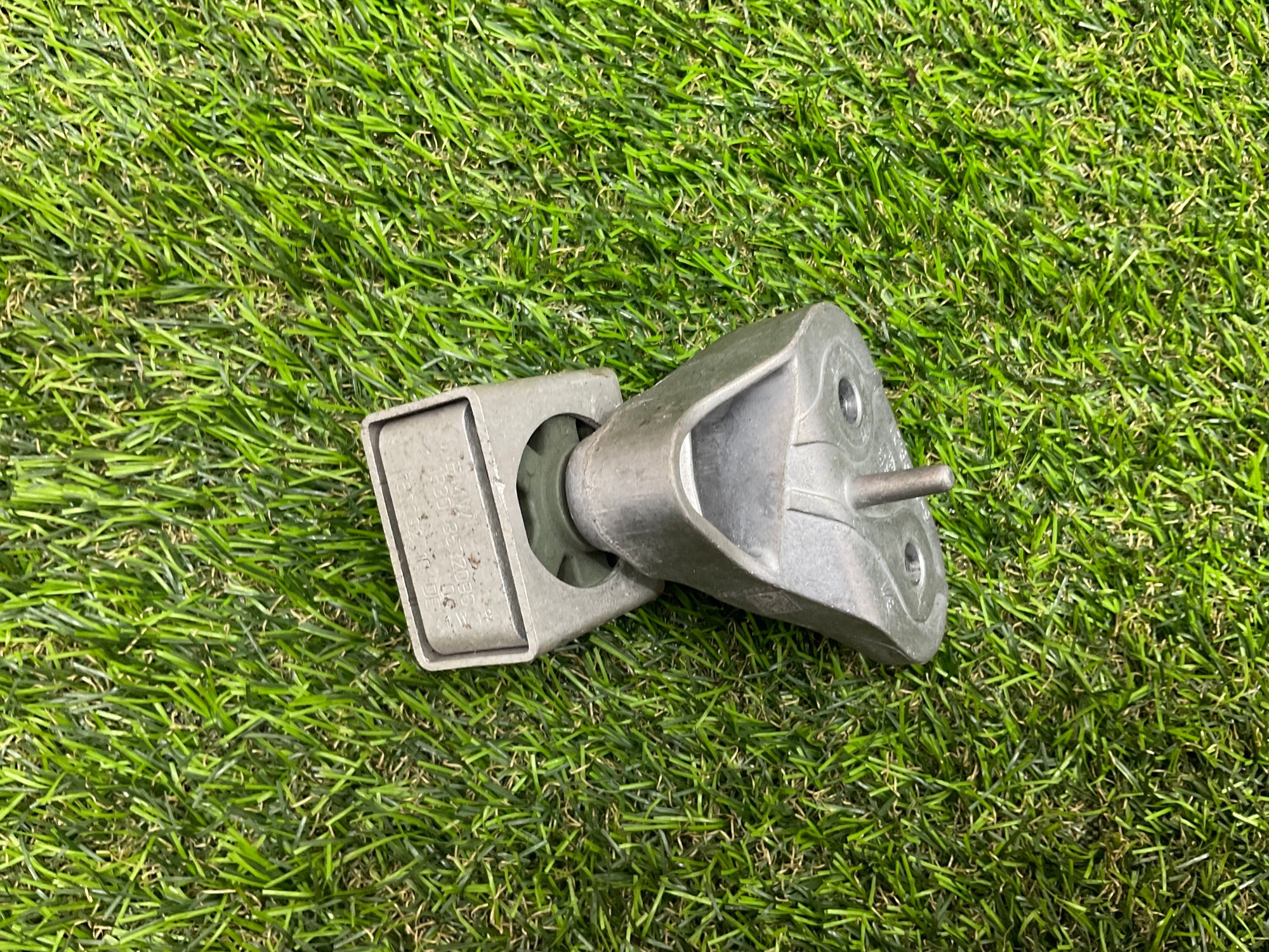 https://ycs.partsauto.market/partsauto-images/thmbs/userImages/h353NjtZg3VDP19b5HMt7LlpbQ93/part/86c2c70b-ff81-42d7-a6de-3e492782aa70_1781517583027.jpg