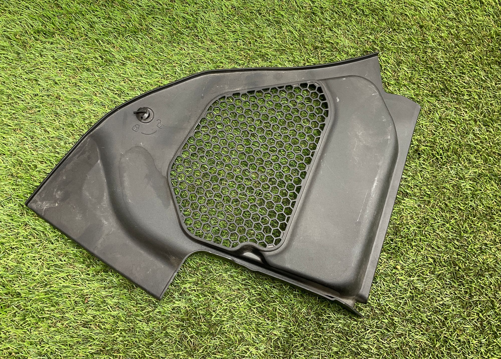 Жабо водосток капота левый BMW 5 серия, G30/G31 рестайлинг, 1500 рублей, Москва