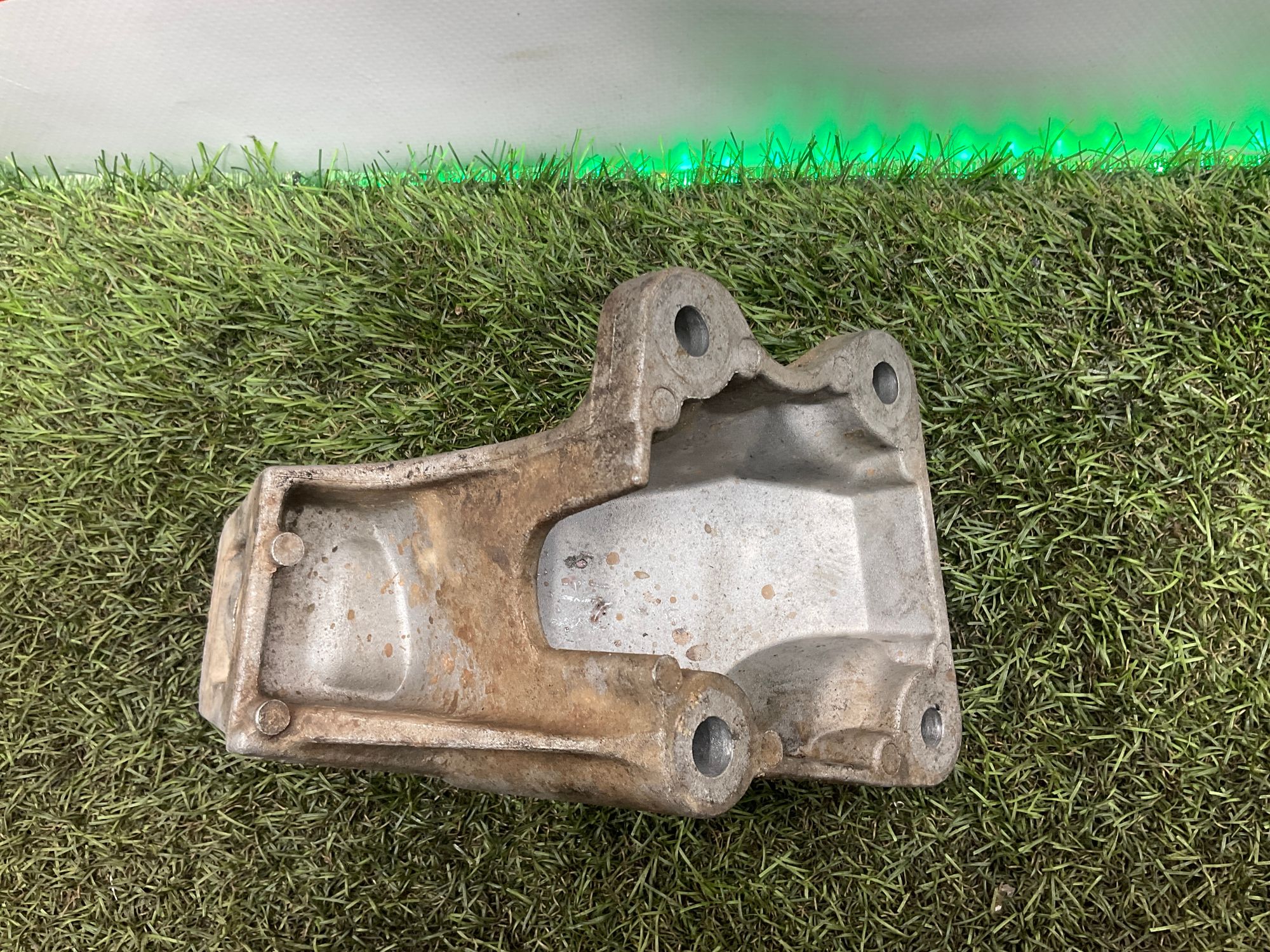 Опора двигателя 2.0 AJ200 Land Rover Defender II L663 2022, 2000 рублей, Москва