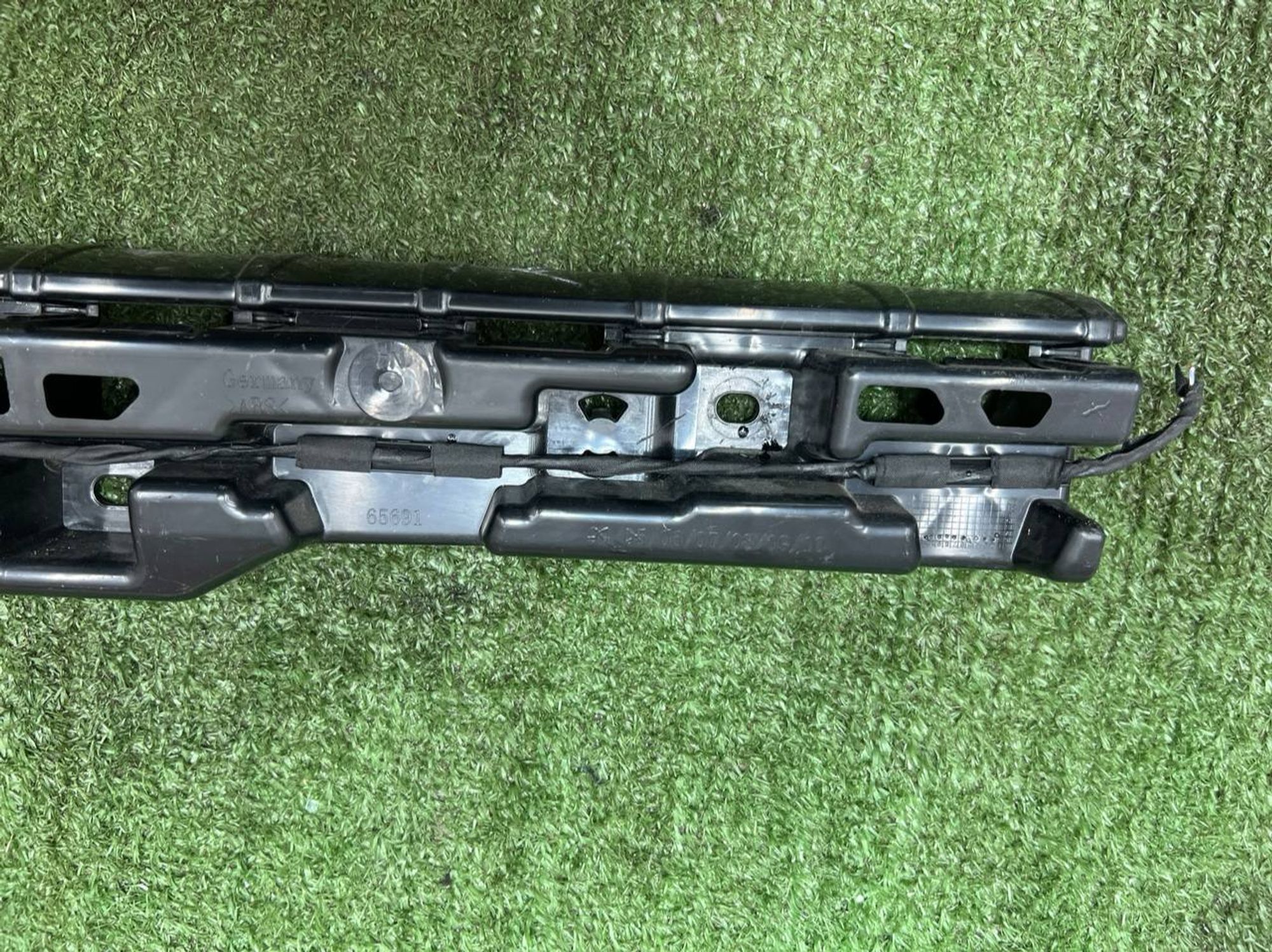 https://ycs.partsauto.market/partsauto-images/thmbs/userImages/h353NjtZg3VDP19b5HMt7LlpbQ93/part/87fe0765-d483-4c02-891e-416234c710b4_1731333715070.jpg