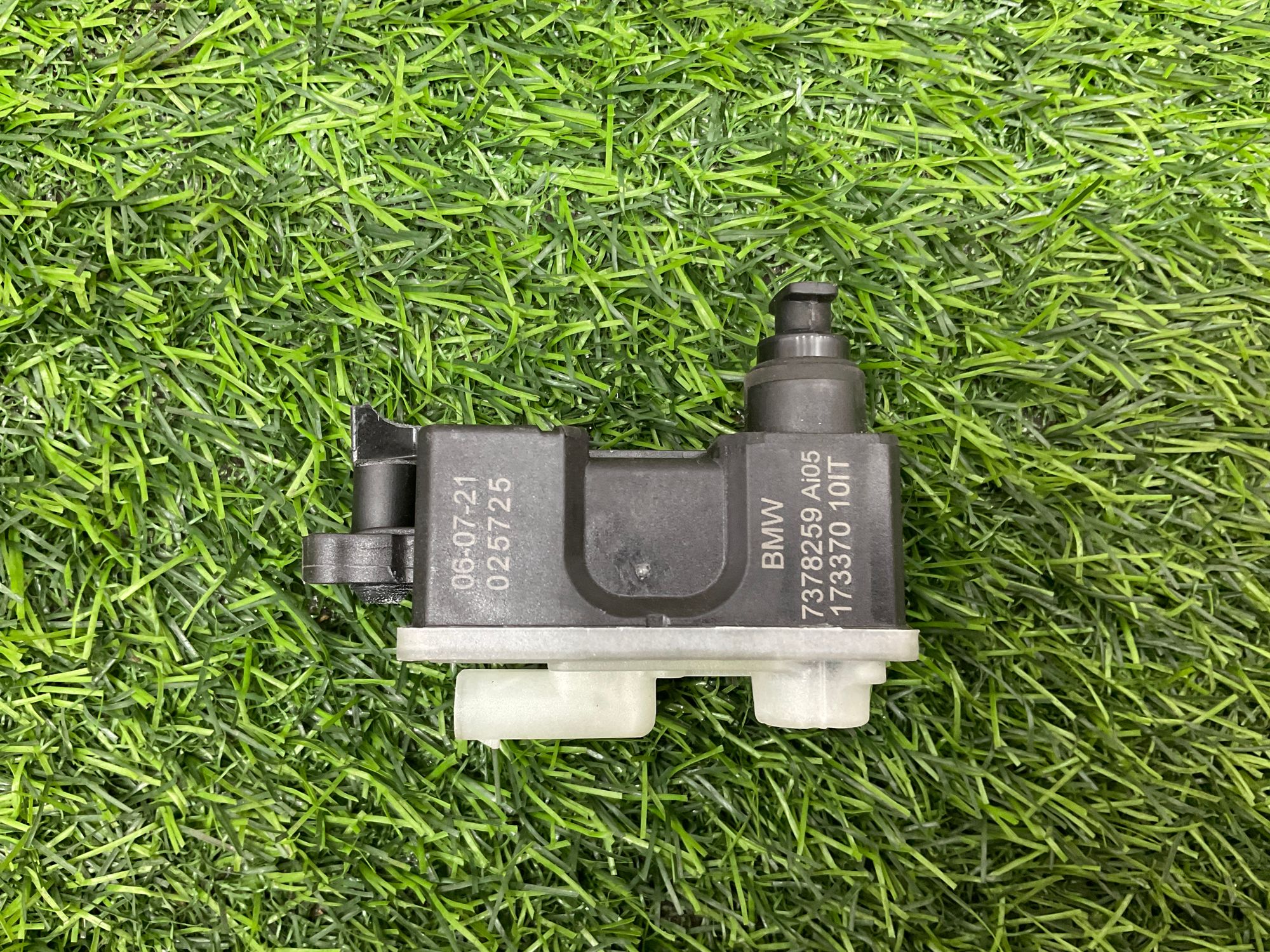https://ycs.partsauto.market/partsauto-images/thmbs/userImages/h353NjtZg3VDP19b5HMt7LlpbQ93/part/88a8ef34-496a-4aa6-86e7-e18199e44424_1735026581227.jpg