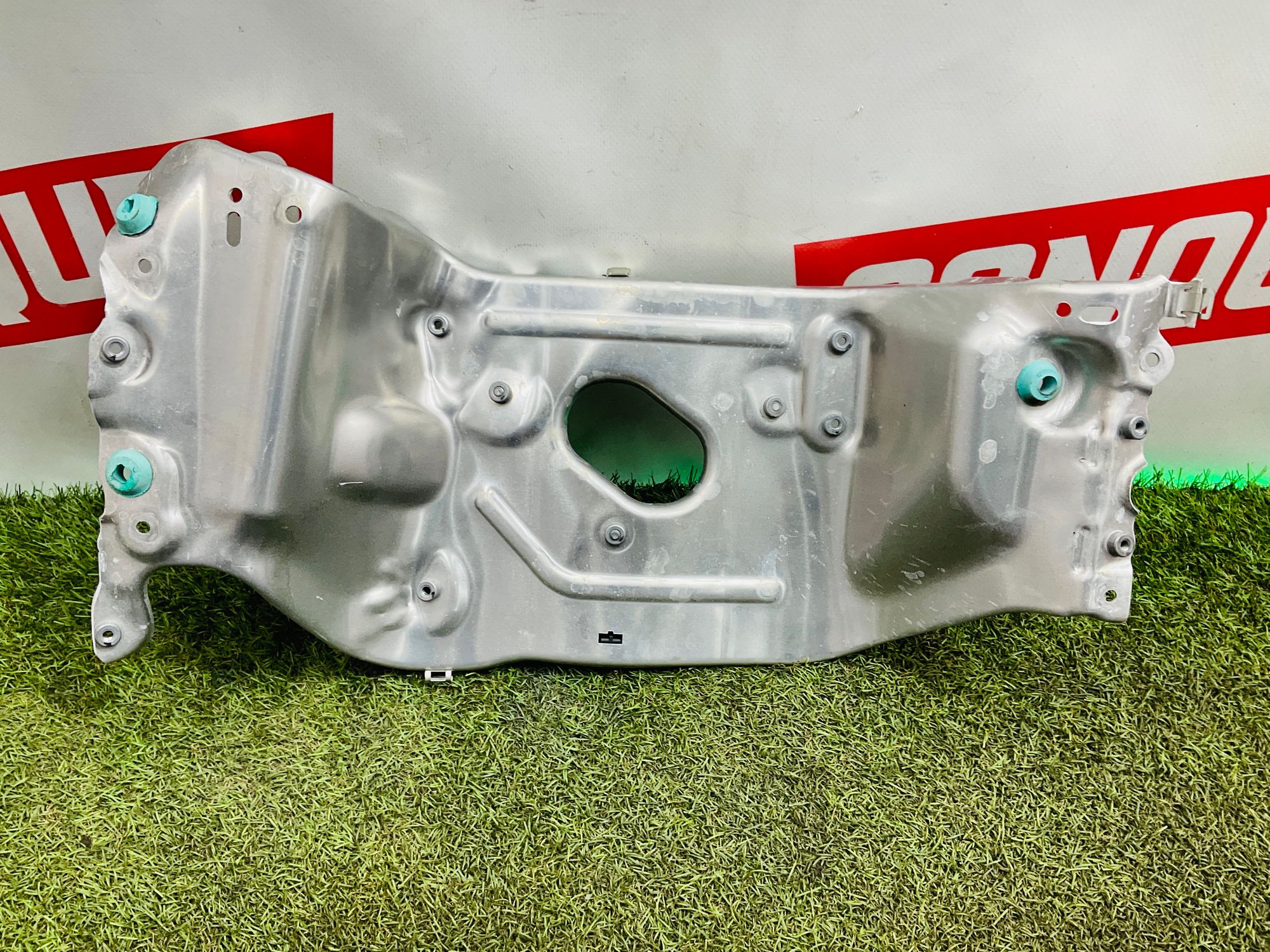 Экран тепловой ДВС S63 BMW M8, F91/F92/F93 2019, 4000 рублей, Москва