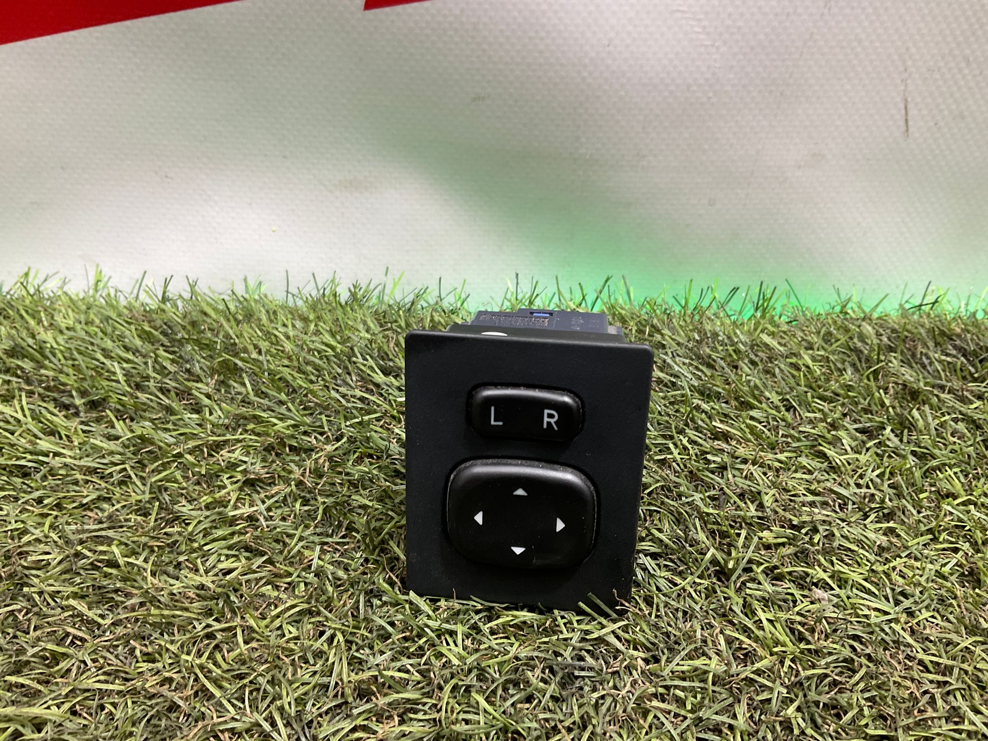 Блок управления зеркалами Toyota Land Cruiser 200 рестайлинг 2 (2015—2023) 2017, 3000 рублей, Москва