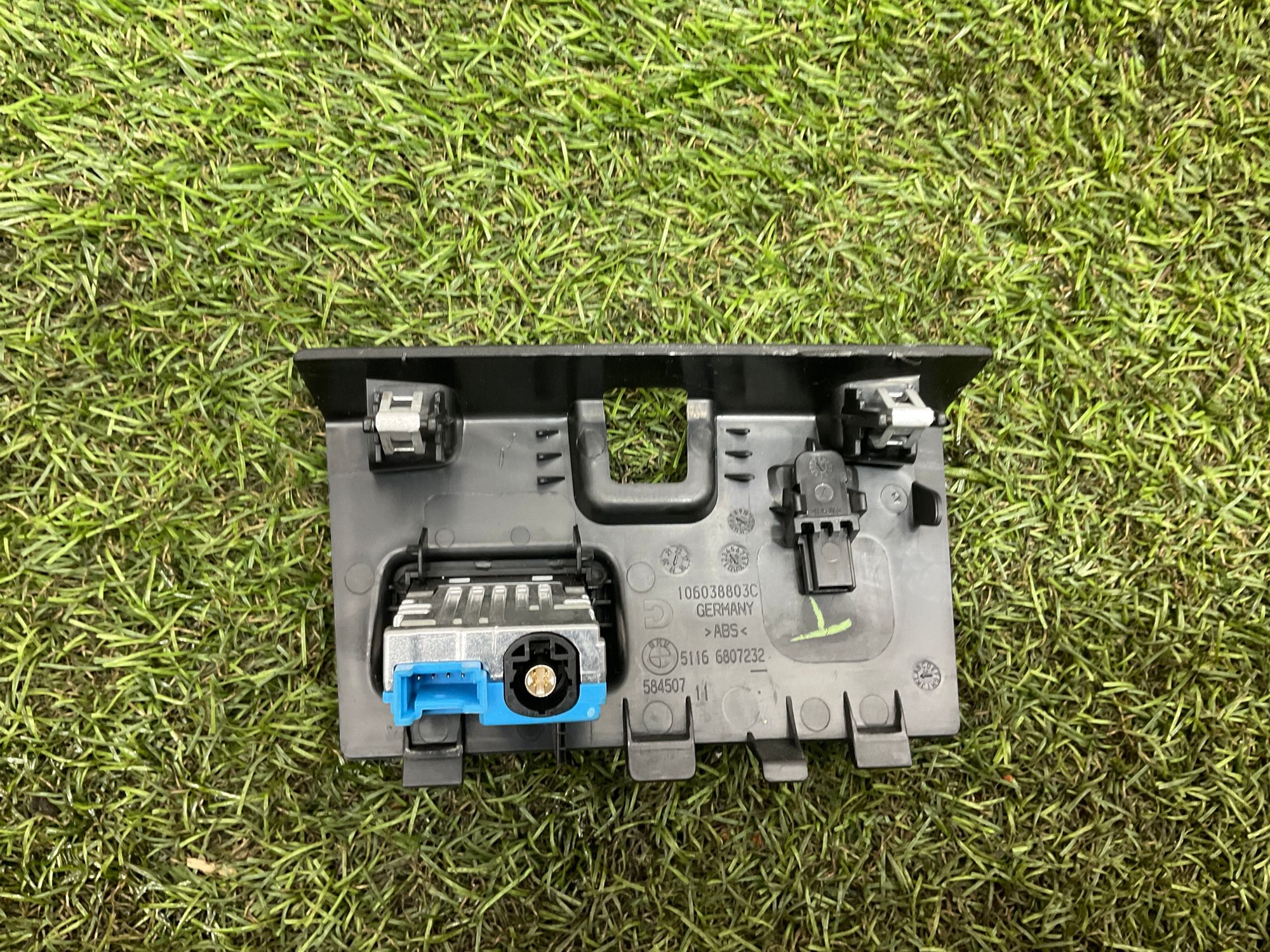 Накладка внутренняя центральной консоли USB BMW 3 серия, G20/G21, 1500 рублей, Москва