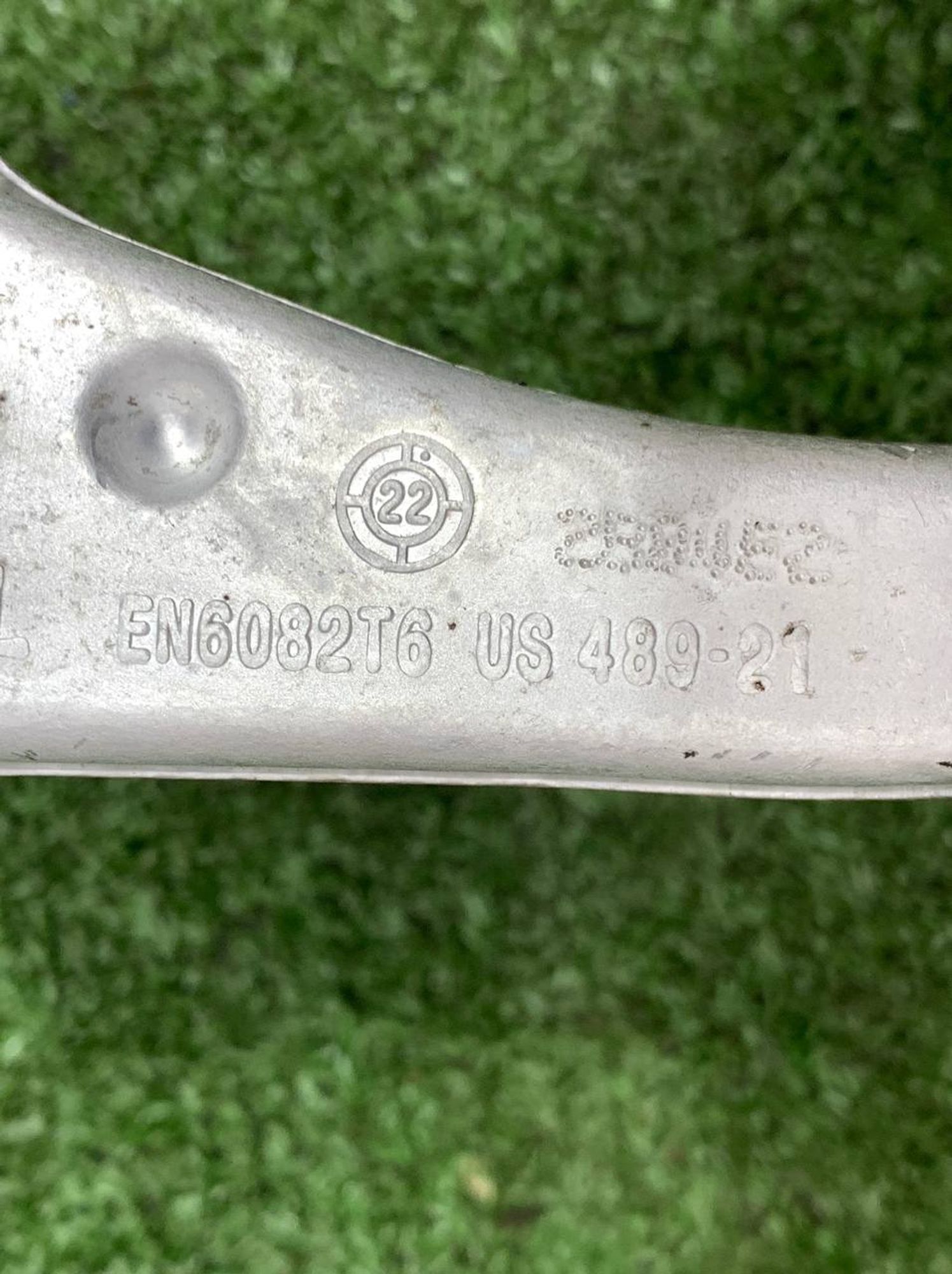 https://ycs.partsauto.market/partsauto-images/thmbs/userImages/h353NjtZg3VDP19b5HMt7LlpbQ93/part/897a2eb3-dd6d-4e90-a3de-76668f762cff_1726145369405.jpg