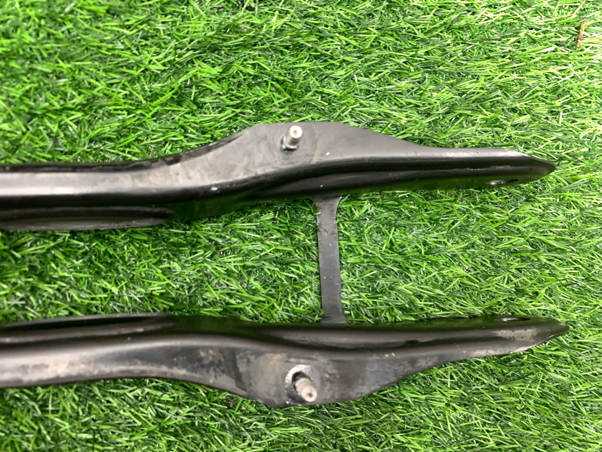https://ycs.partsauto.market/partsauto-images/thmbs/userImages/h353NjtZg3VDP19b5HMt7LlpbQ93/part/8aa21d33-0489-4d96-9d49-0642a6b0f069_1733574026851.jpg