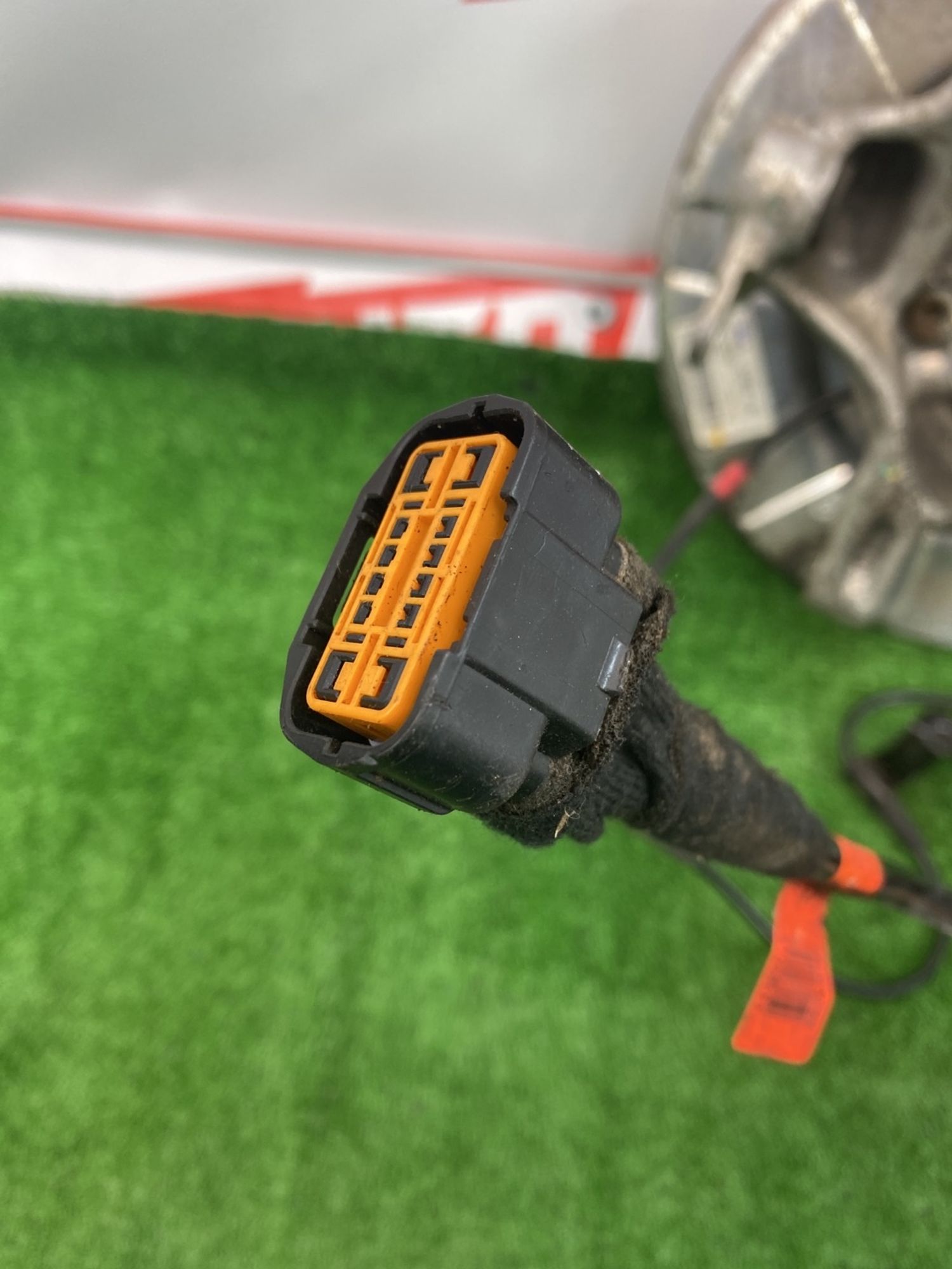https://ycs.partsauto.market/partsauto-images/thmbs/userImages/h353NjtZg3VDP19b5HMt7LlpbQ93/part/8b47d52e-95c8-46f4-9551-288fdaf070bd_1741864149707.jpg