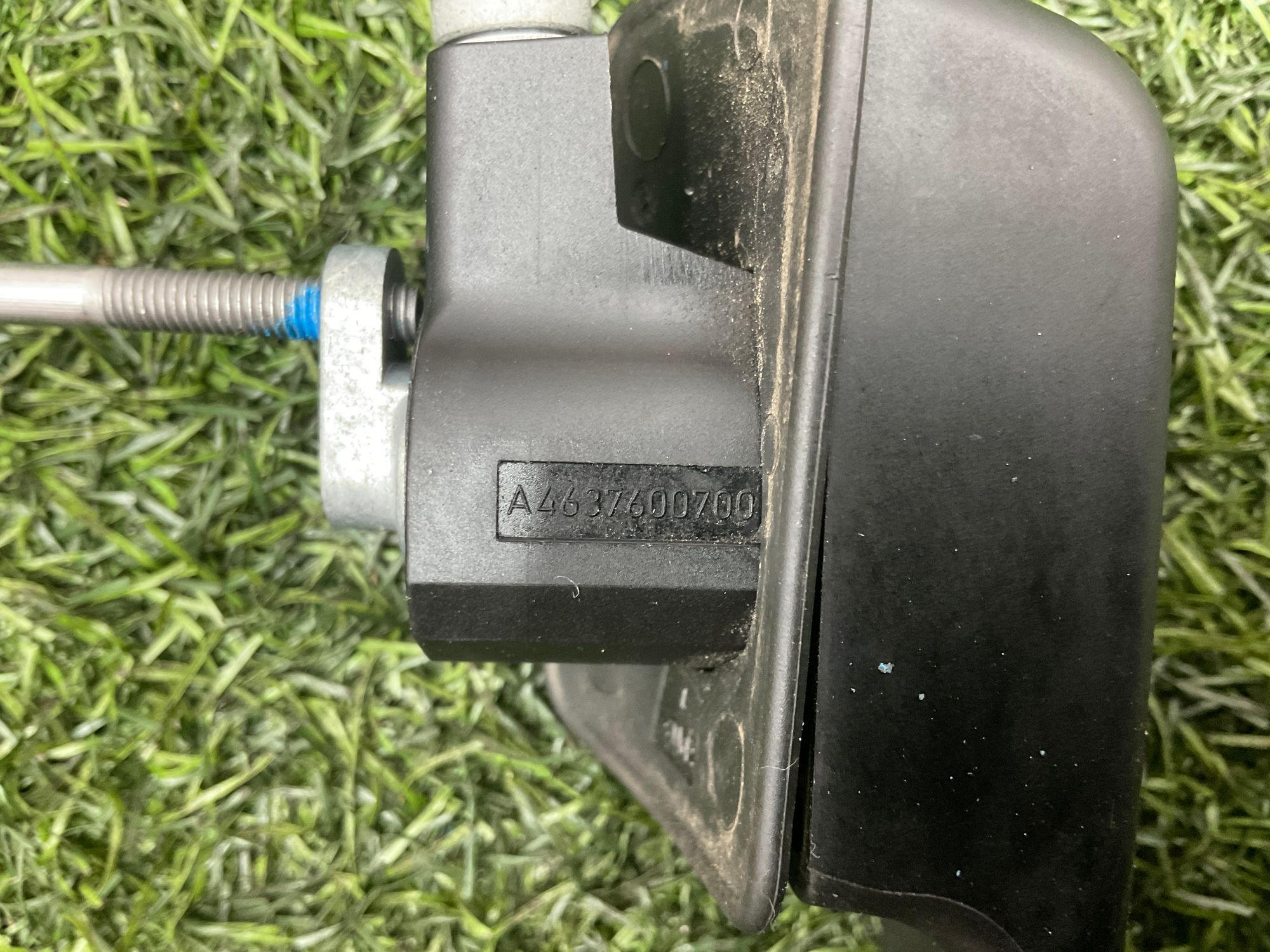 https://ycs.partsauto.market/partsauto-images/thmbs/userImages/h353NjtZg3VDP19b5HMt7LlpbQ93/part/8b57647f-a390-4a38-abea-8e19141626aa_1741959742682.jpg