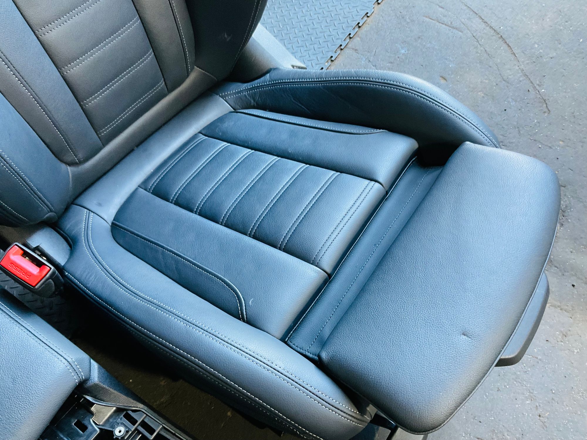 https://ycs.partsauto.market/partsauto-images/thmbs/userImages/h353NjtZg3VDP19b5HMt7LlpbQ93/part/8bb6362d-0f89-4ec6-ae99-1779cfa2b2a5_1781618923520.jpg