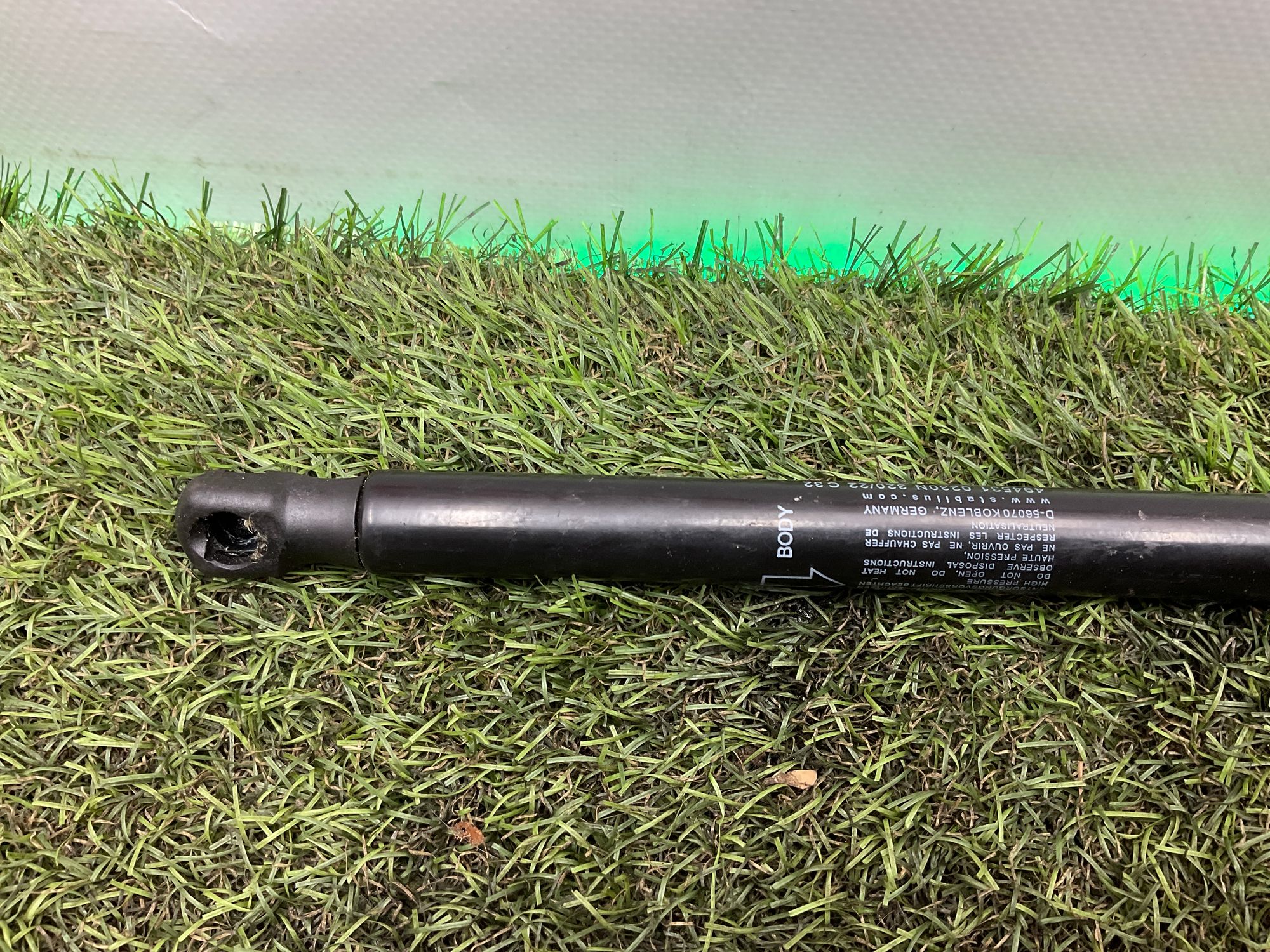 Амортизатор капота Land Rover Defender II L663 2022, 3500 рублей, Москва