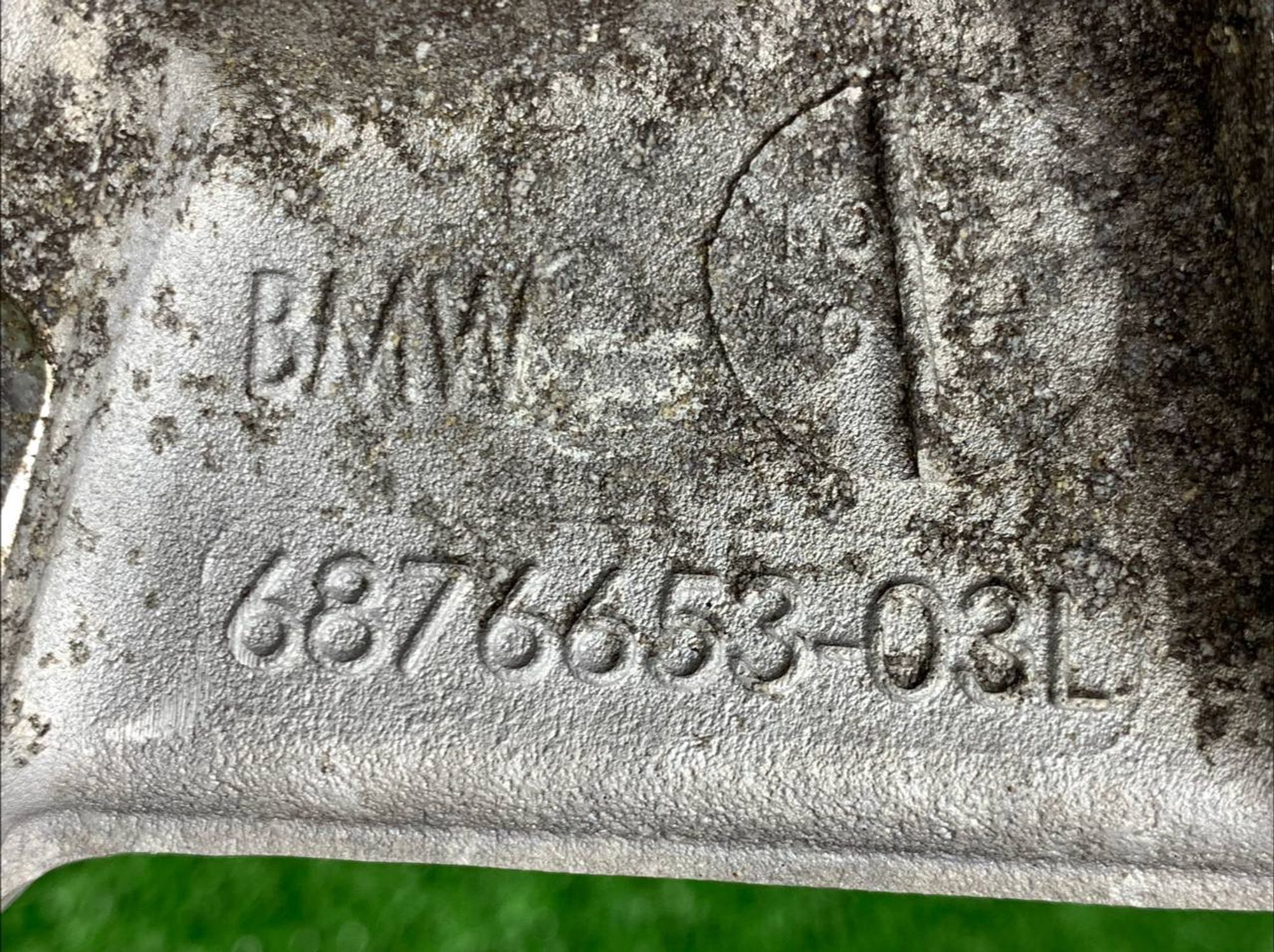 https://ycs.partsauto.market/partsauto-images/thmbs/userImages/h353NjtZg3VDP19b5HMt7LlpbQ93/part/8c9a5b09-1082-4405-8026-245e6d7167e6_1718960940868.jpg