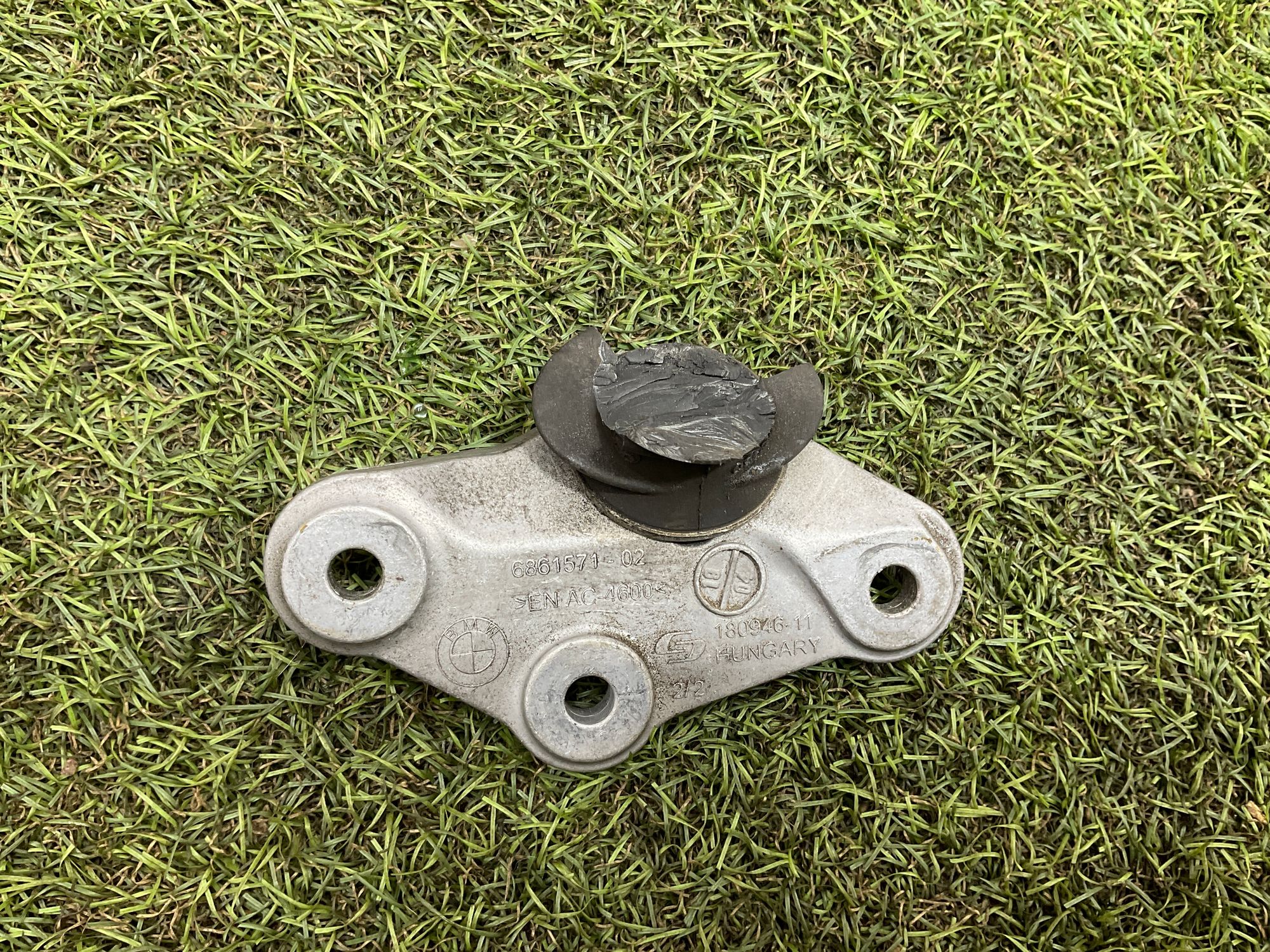 Опорный кронштейн коробки передач BMW X5, G05, 3000 рублей, Москва