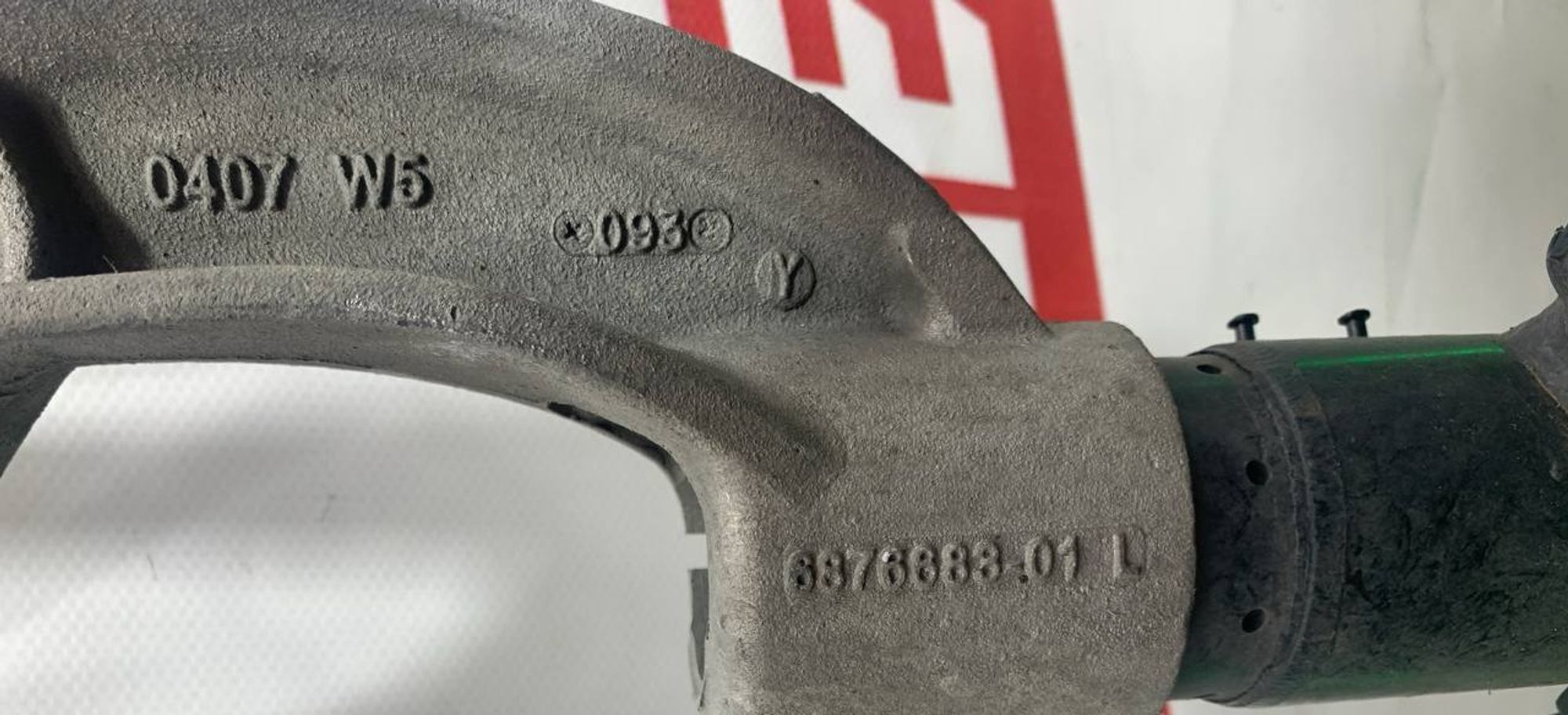 https://ycs.partsauto.market/partsauto-images/thmbs/userImages/h353NjtZg3VDP19b5HMt7LlpbQ93/part/8d0a2ec6-02ad-4849-a348-2c0cecf0c5be_1725263331037.jpg